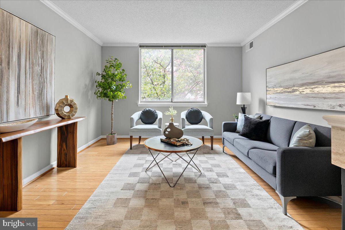LEXINGTON SQUARE - Residential