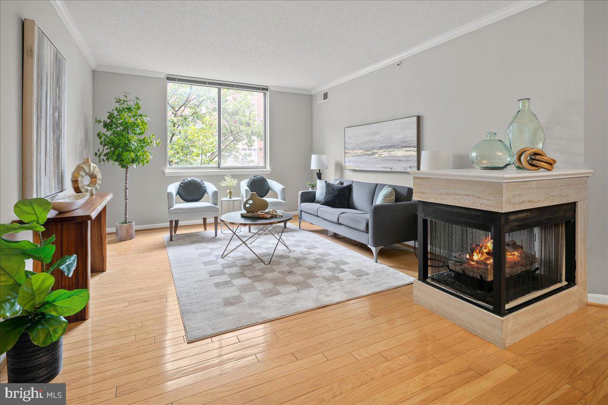 LEXINGTON SQUARE - Residential