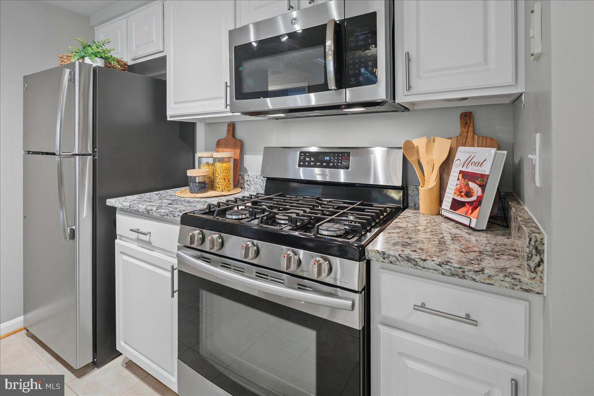 LEXINGTON SQUARE - Residential