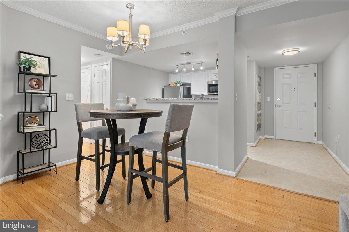 LEXINGTON SQUARE - Residential
