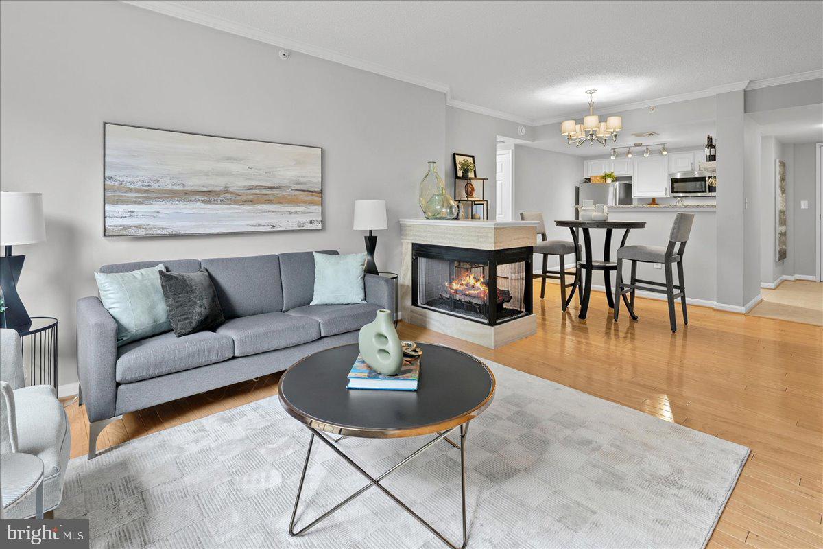 LEXINGTON SQUARE - Residential