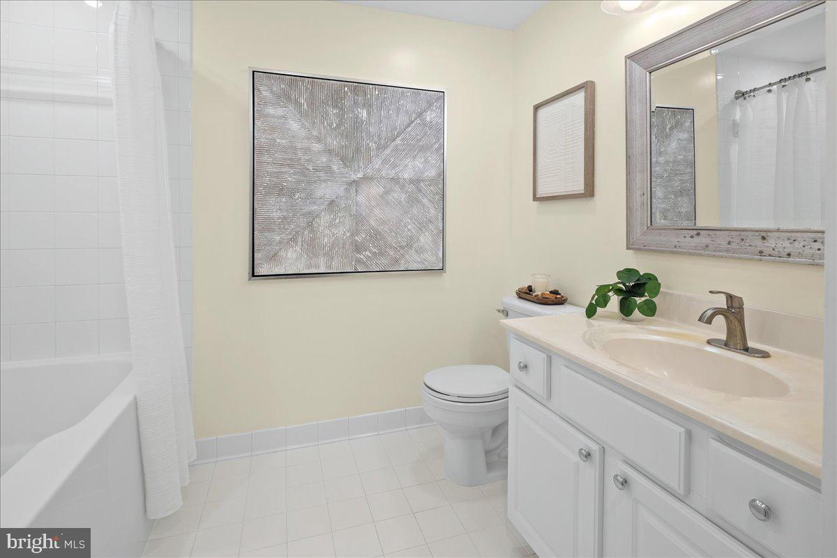 LEXINGTON SQUARE - Residential