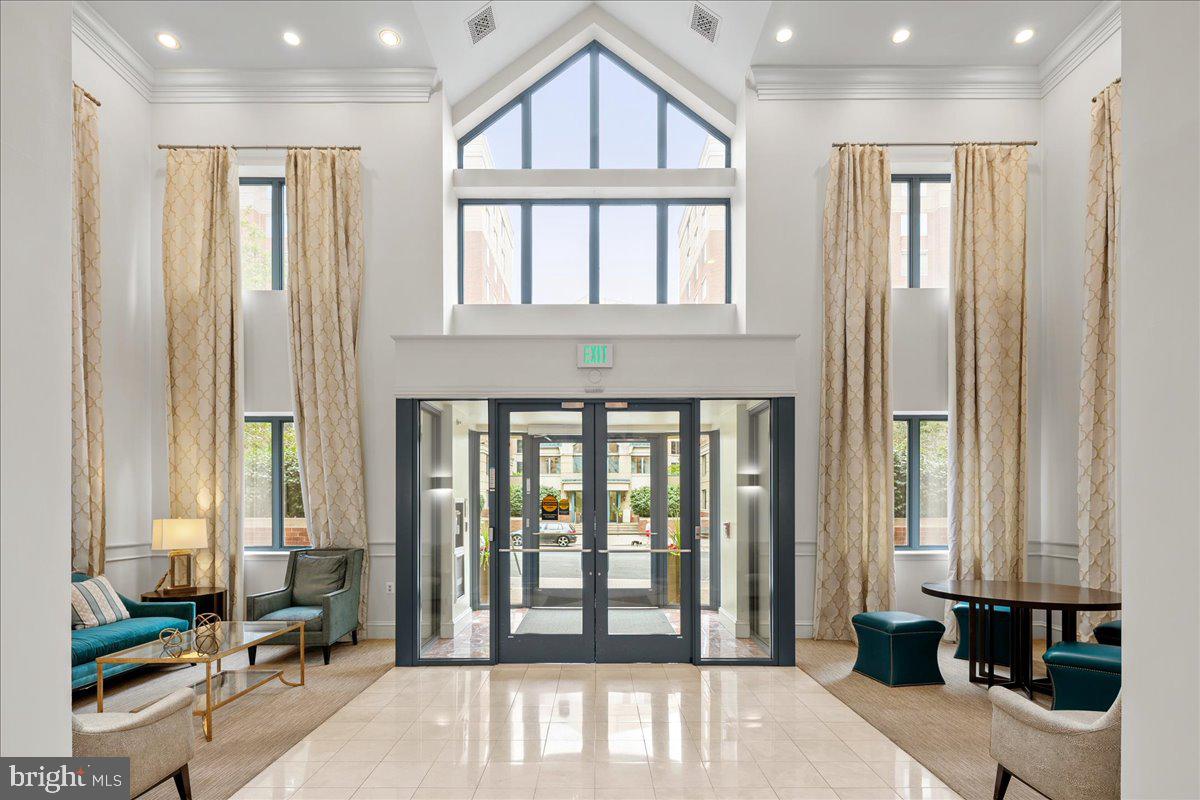 LEXINGTON SQUARE - Residential