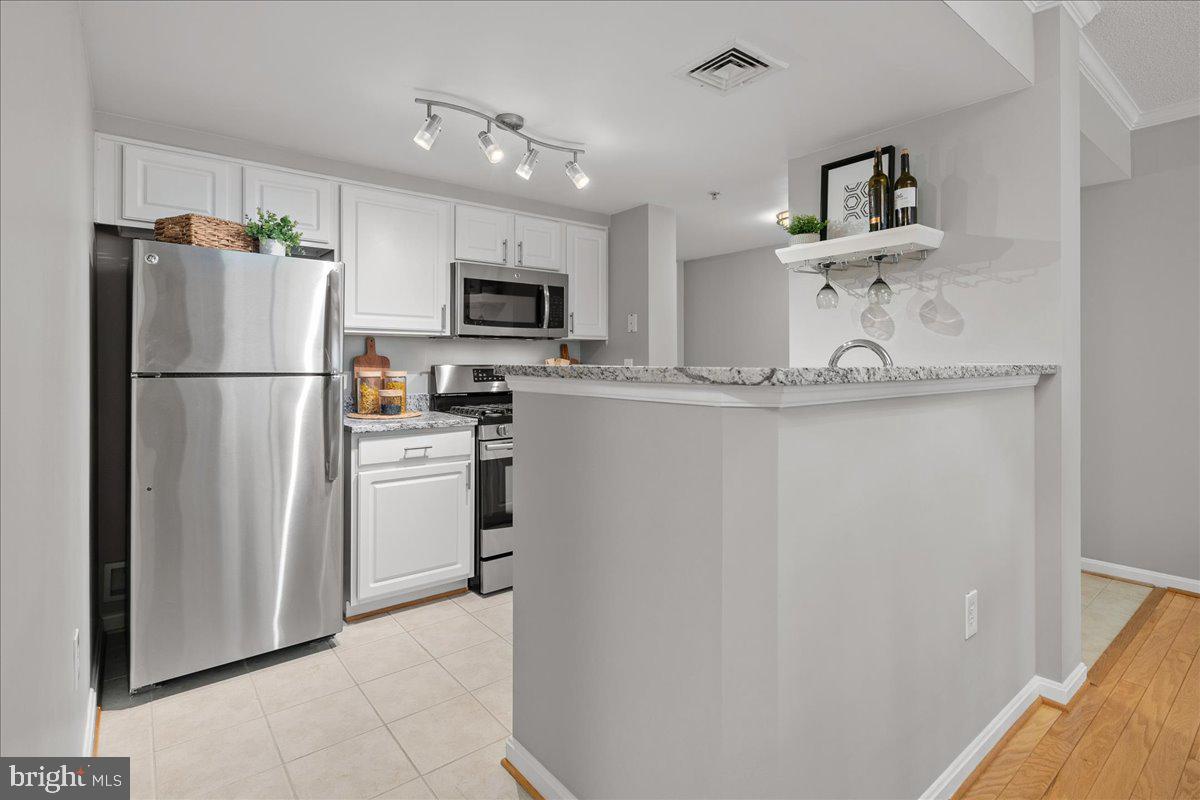 LEXINGTON SQUARE - Residential