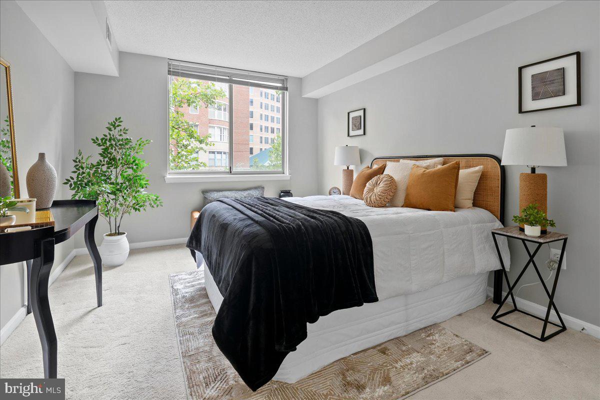 LEXINGTON SQUARE - Residential