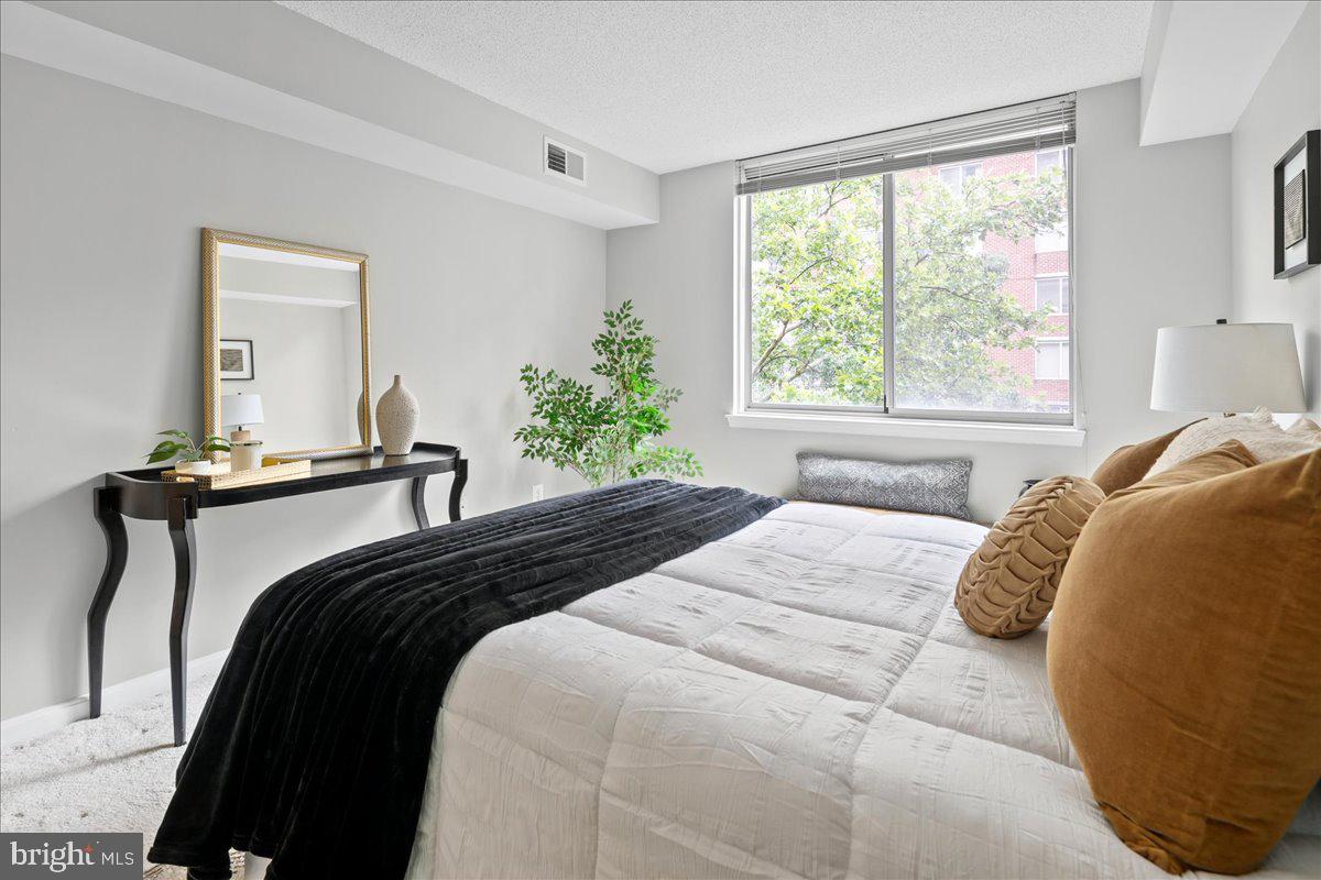 LEXINGTON SQUARE - Residential