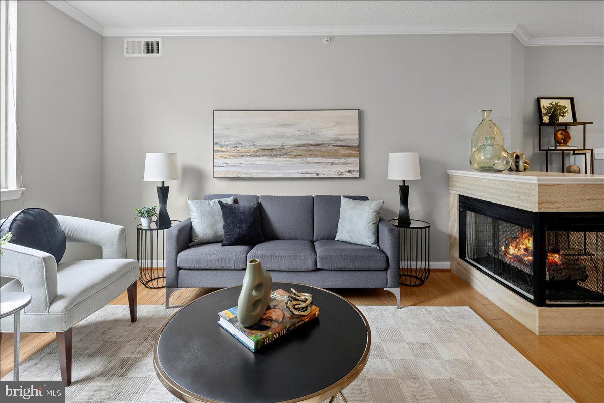 LEXINGTON SQUARE - Residential