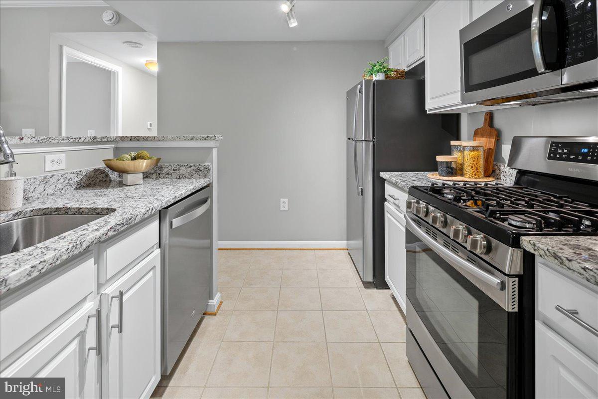 LEXINGTON SQUARE - Residential