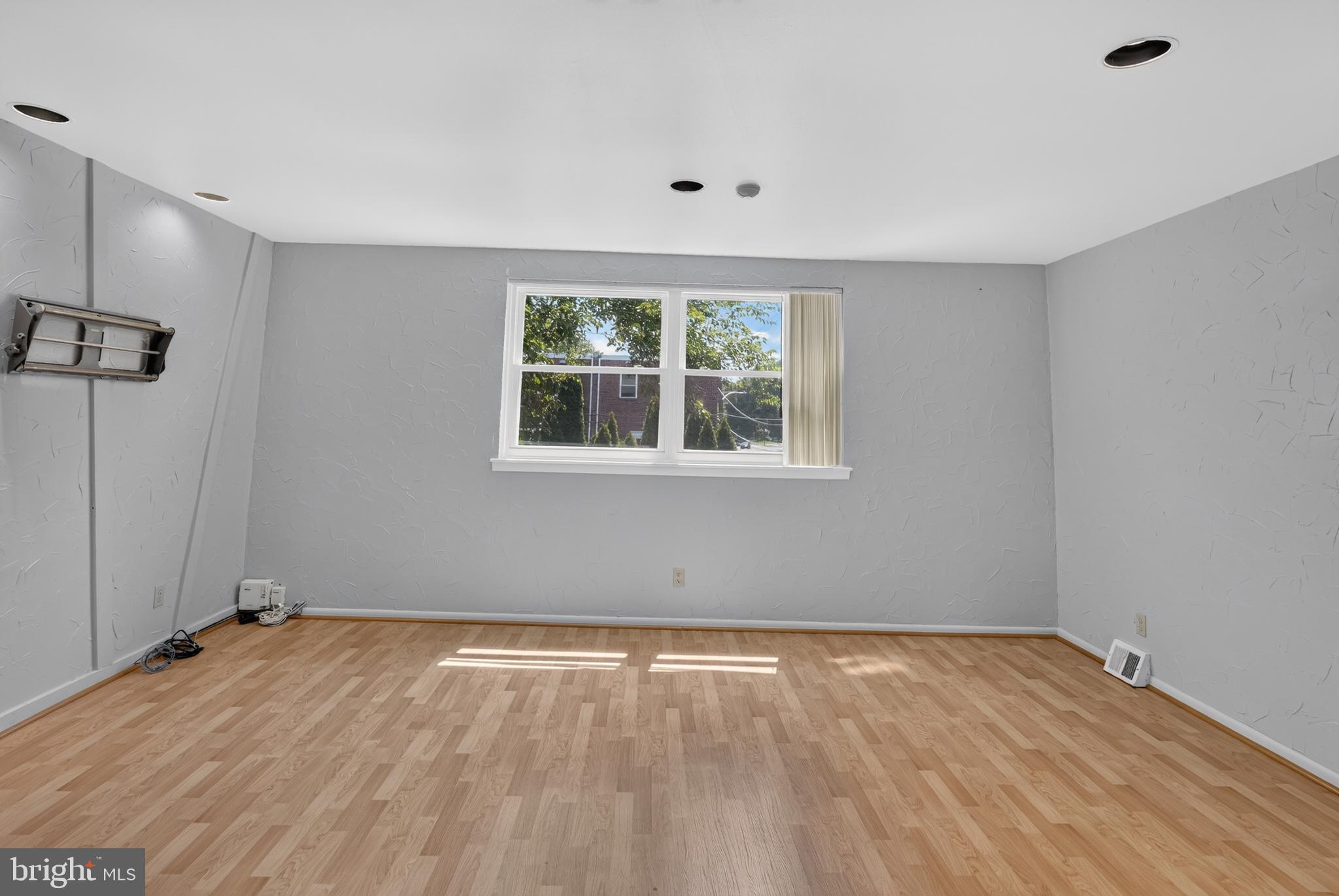 BUSTLETON - Residential