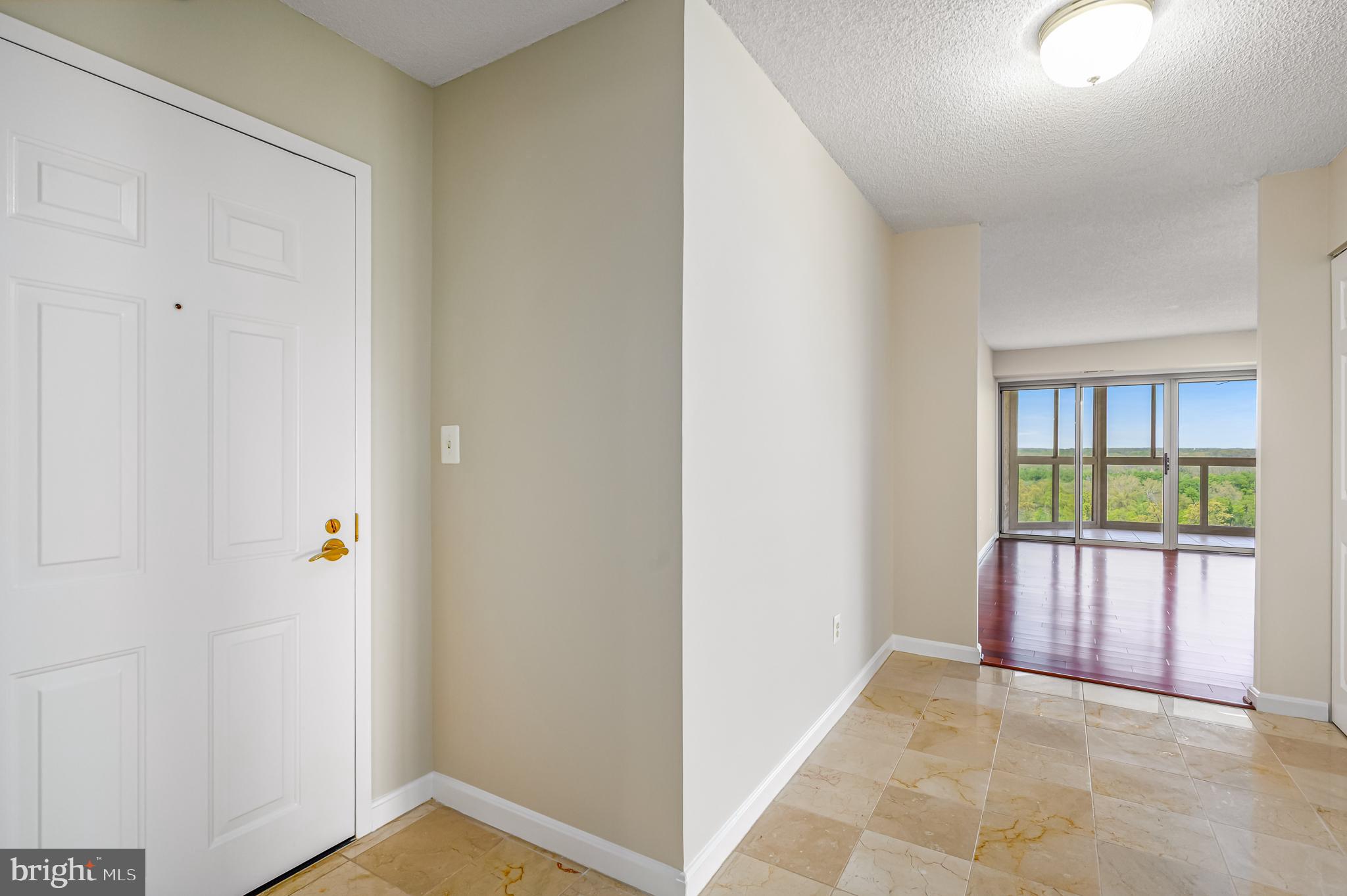 LANSDOWNE WOODS - Residential