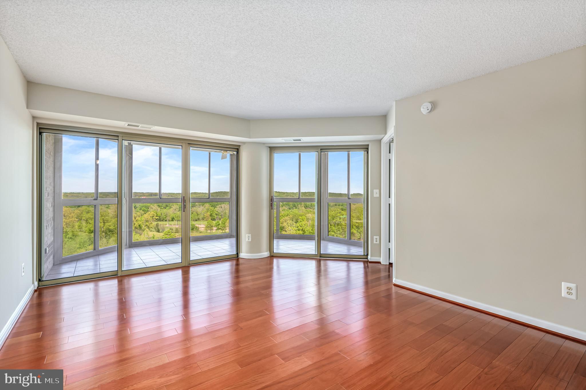 LANSDOWNE WOODS - Residential