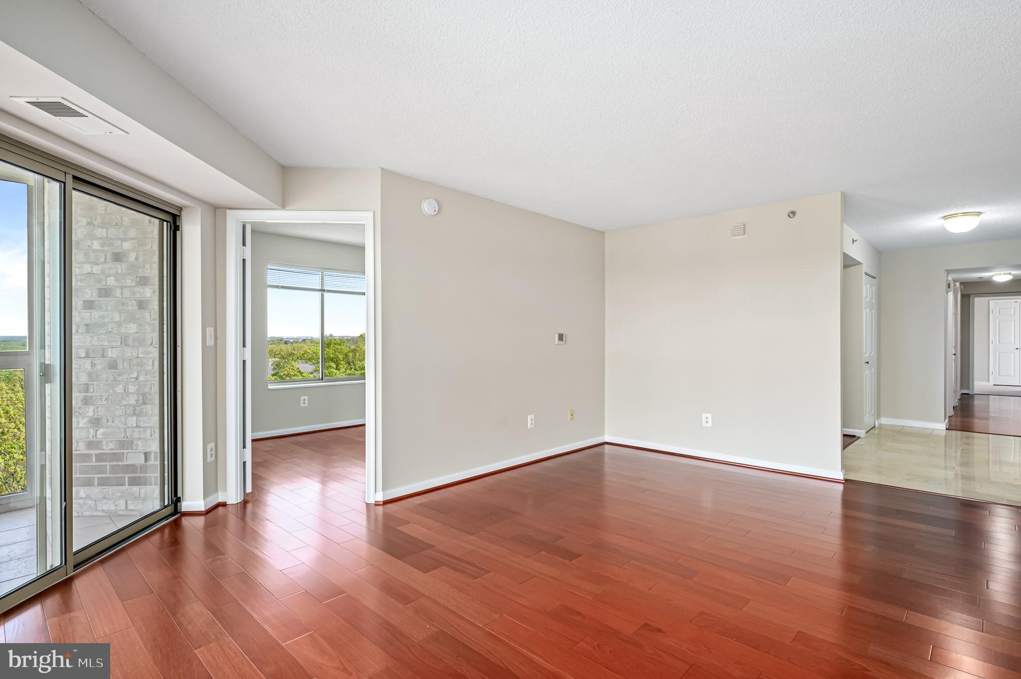 LANSDOWNE WOODS - Residential