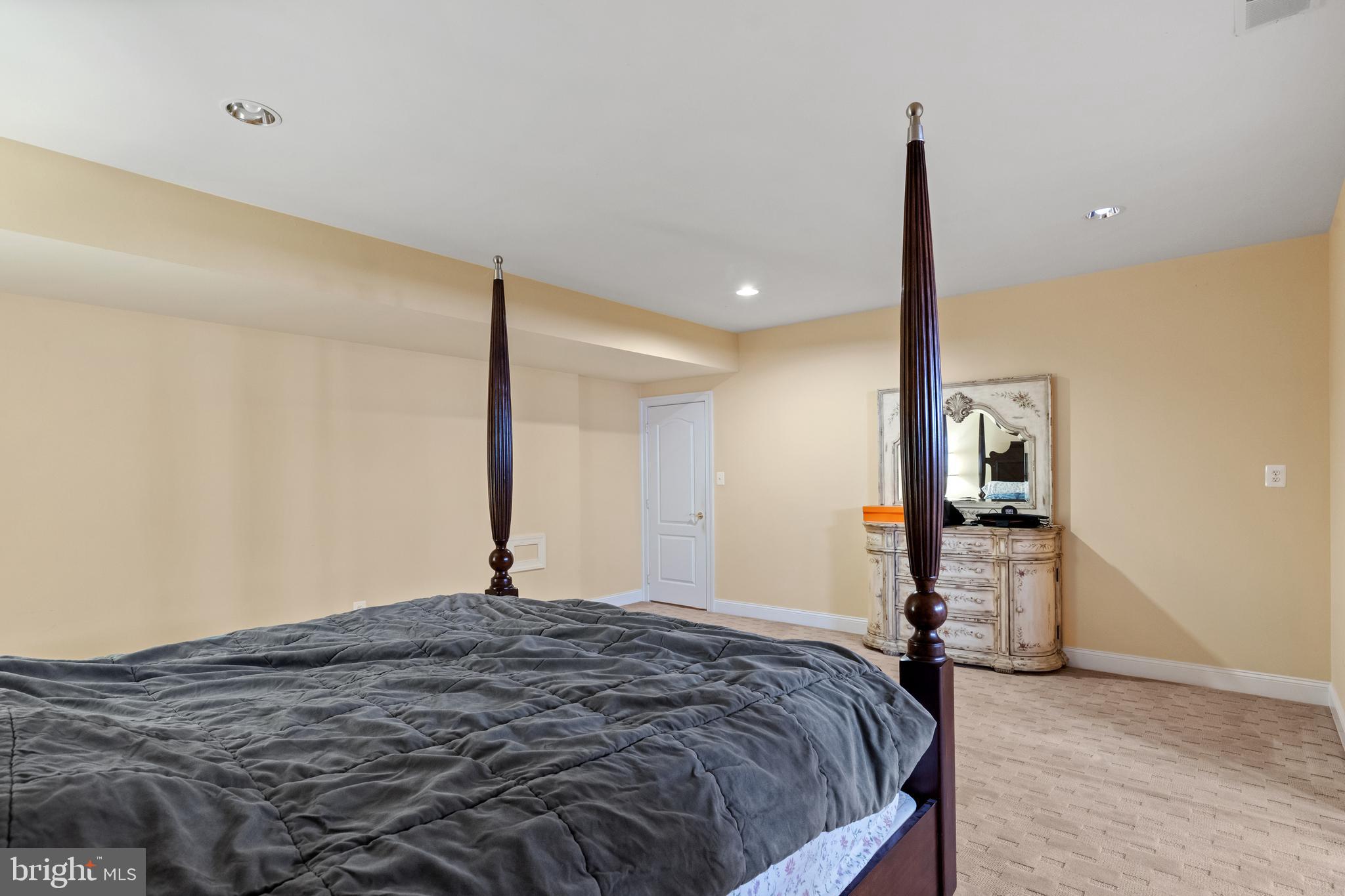 FOXHALL OF MCLEAN - Residential