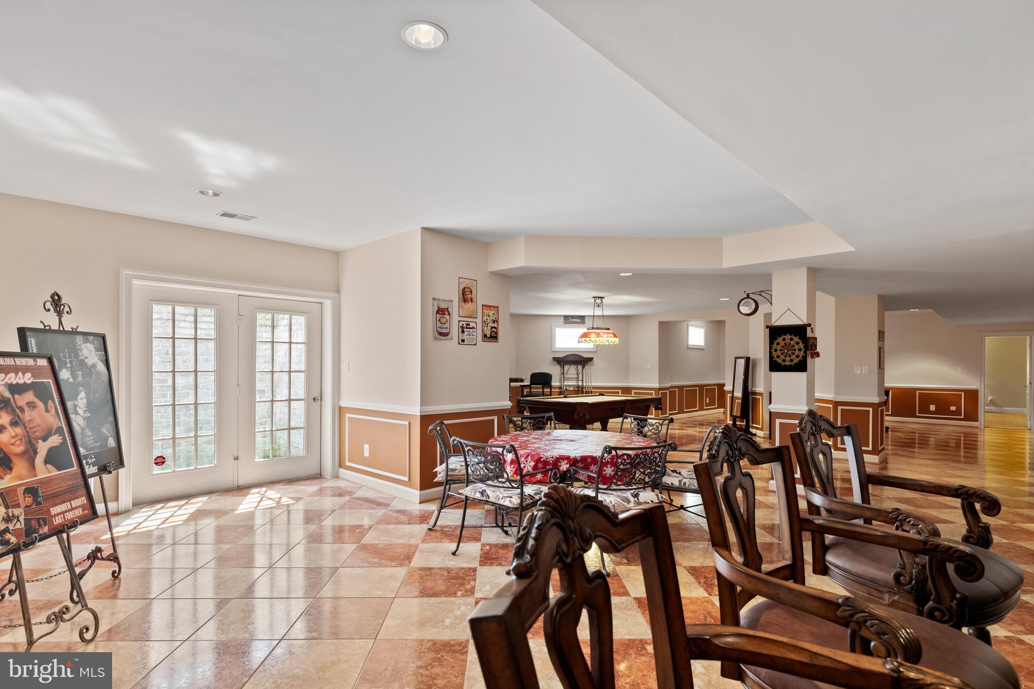 FOXHALL OF MCLEAN - Residential