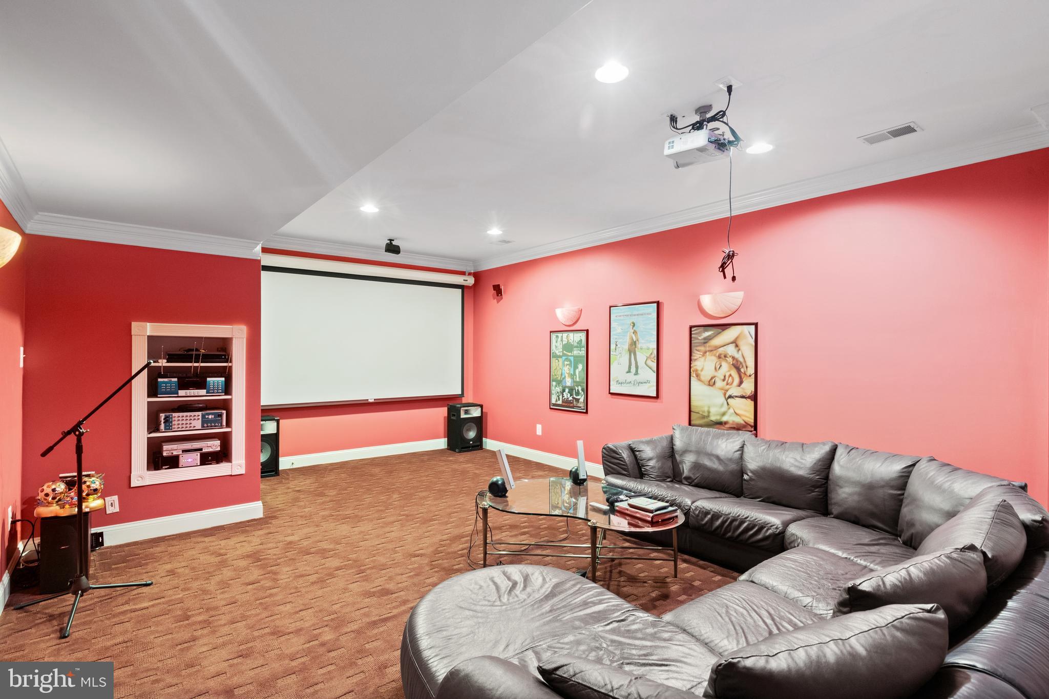 FOXHALL OF MCLEAN - Residential