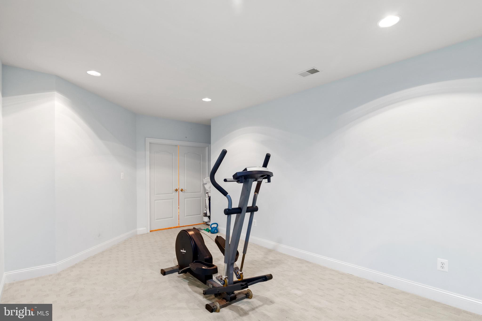 FOXHALL OF MCLEAN - Residential