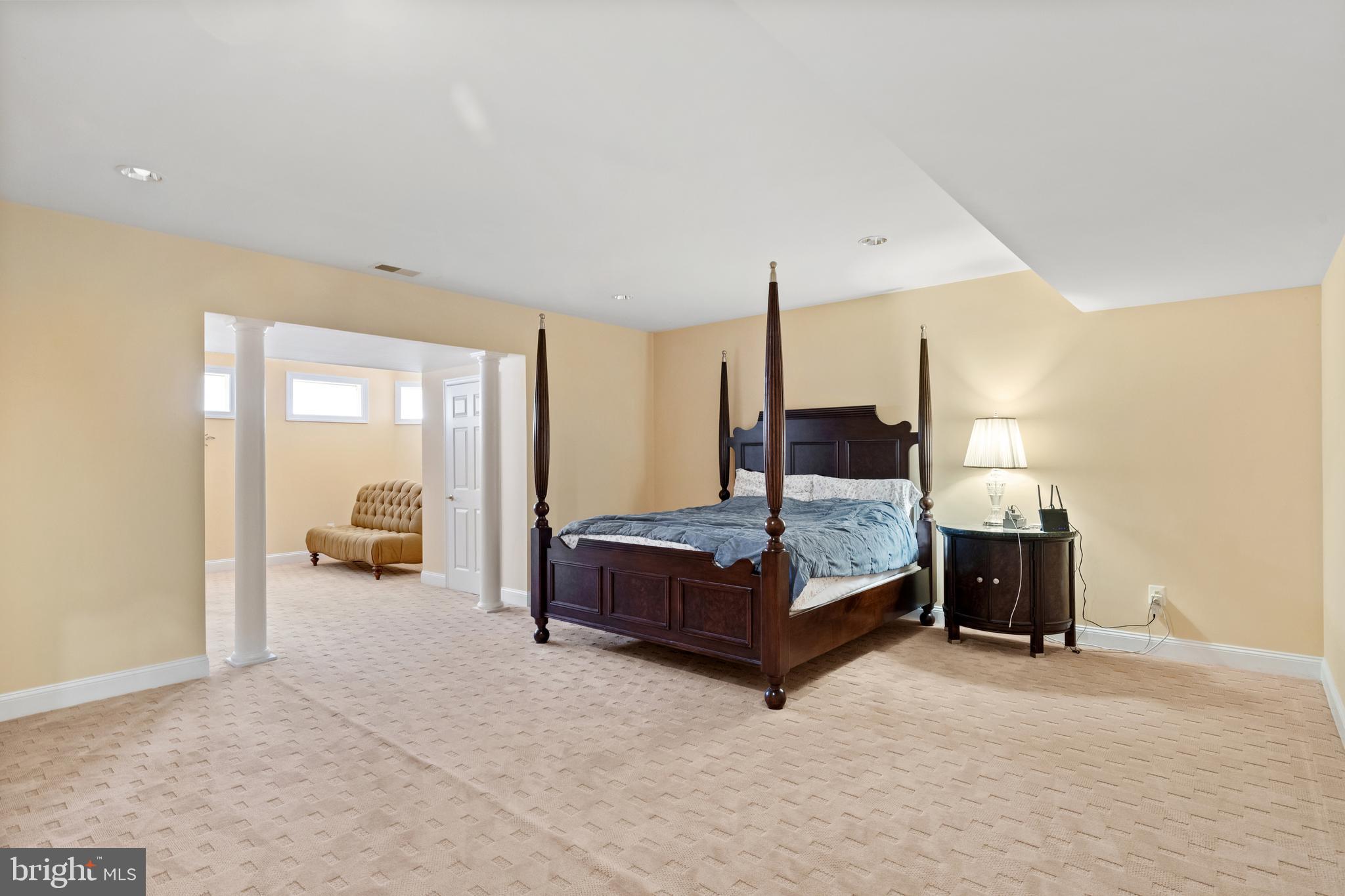 FOXHALL OF MCLEAN - Residential
