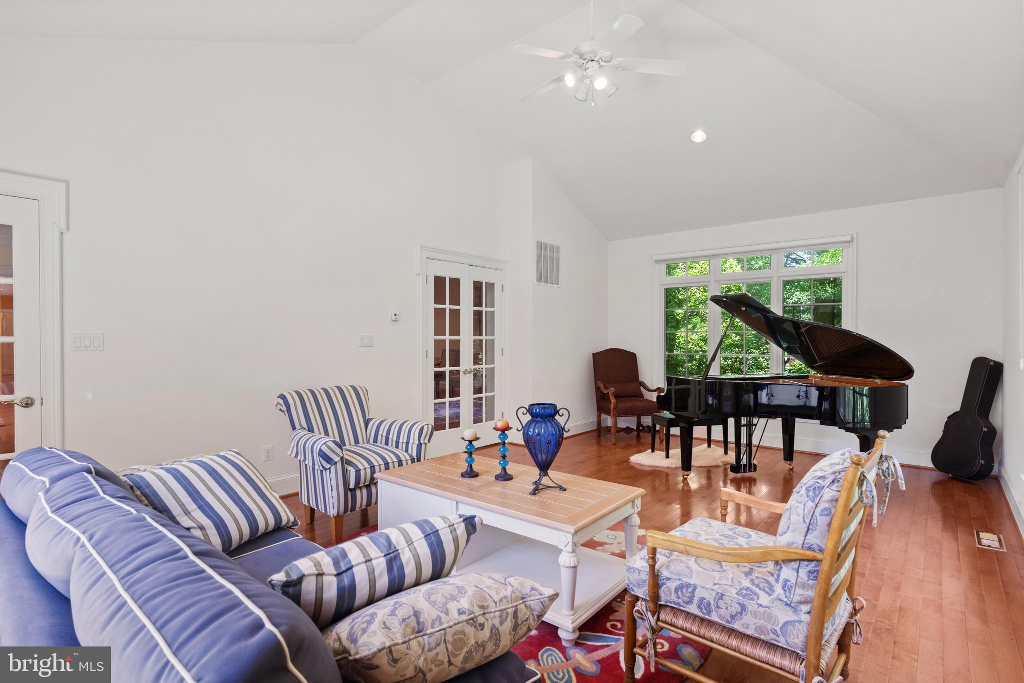 FOXHALL OF MCLEAN - Residential