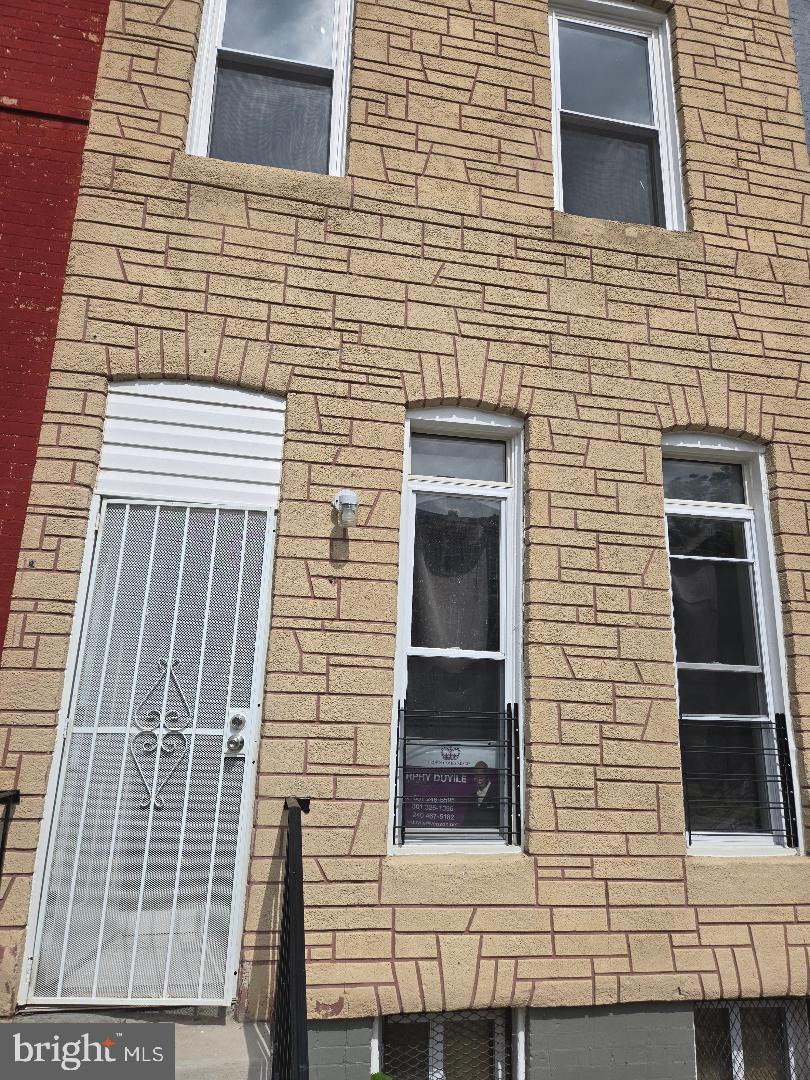 PRICE REDUCTION FOR QUICK SALE!! BEAUTIFULLY RENOVATED 3 LEVEL ROW TOWNHOUSE IN SOUGHT-AFTER FULTON AVENUE AREA. THE TOWNHOUSE FEATURES WHITE TILES IN THE FOYER, HARDWOOD FLOOR IN THE MAIN AND THE UPPER LEVELS. THE KITCHEN HAS AN UPGRADED COUNTER-TOP, NEW FLOOR, NEW FRIDGE NEW STOVE AND NEW CABINETS. THE BEDROOMS  AND THE FULL BATH IN THE UPPER LEVEL ARE ALSO UPGRADED PLUS THE CLOTHES DRYER AND WASHER .
FOR SHOWING, CONTACT THE LISTING AGENT, MURPHY DUYILE.