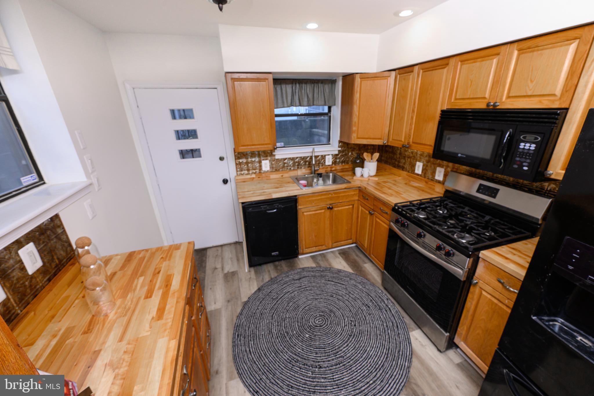GIRARD ESTATES - Residential