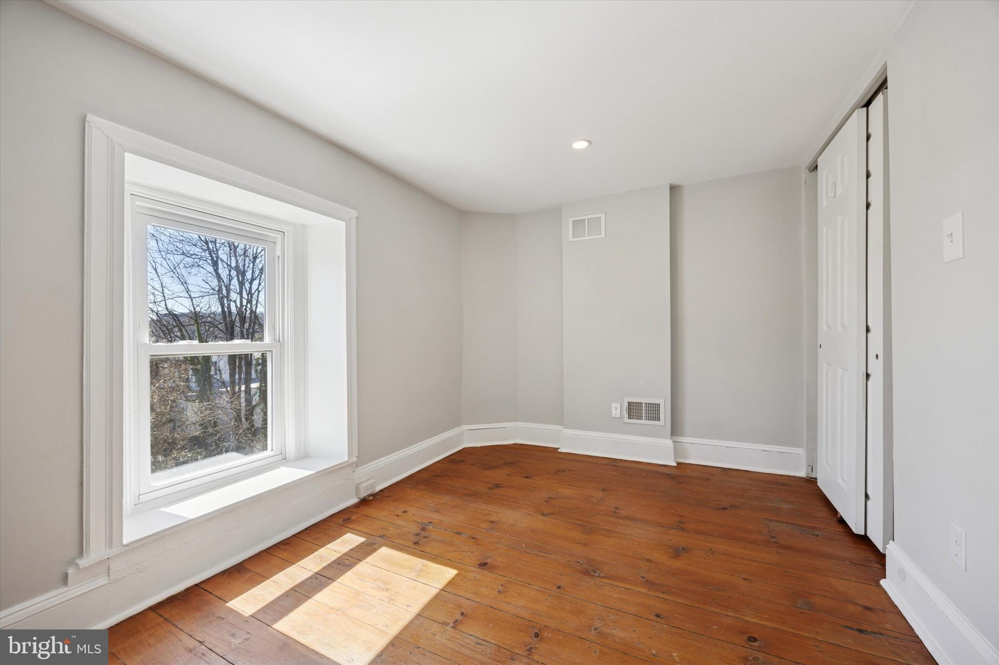 MANAYUNK - Residential Lease