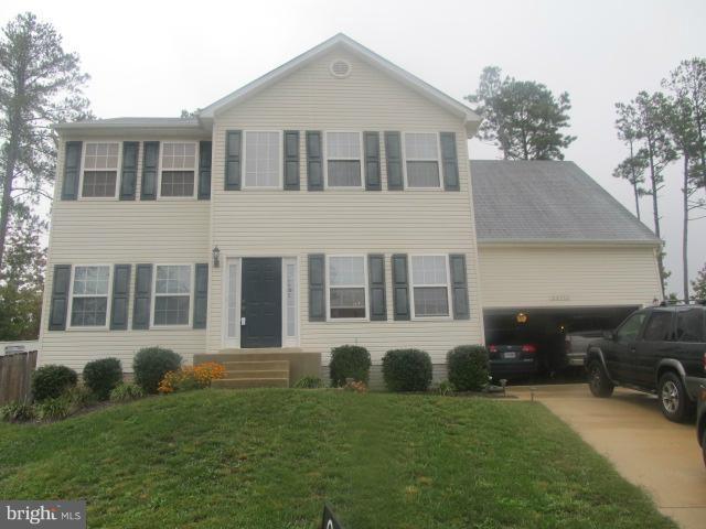 This lovely 4 bedroom 2/1 bathroom, has a large master bedroom and bathroom with soaking bath.  A huge Back Yard and is located in a cul de sac.  Convenient to PAX - ready to move in Sept 1st.