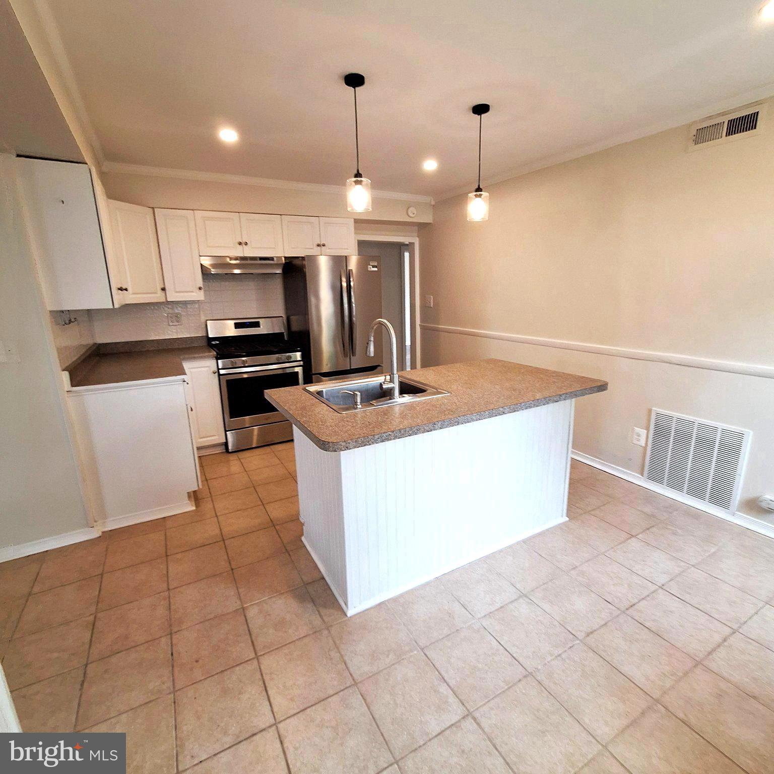 A great opportunity to own a 4Bdm 2 Full Bath Ranch Twin in Desired Wallingford Swarthmore Schools under 350k!
Move in Cond with comfy Central Air, nice lot ,rear Fenced yard with Patio for entertaining. Walk to Elem school 3 blocks away. Train about 1 mile away, Phily Int Airport about 12 to 15 min away, walk 3 blocks to Public bus.