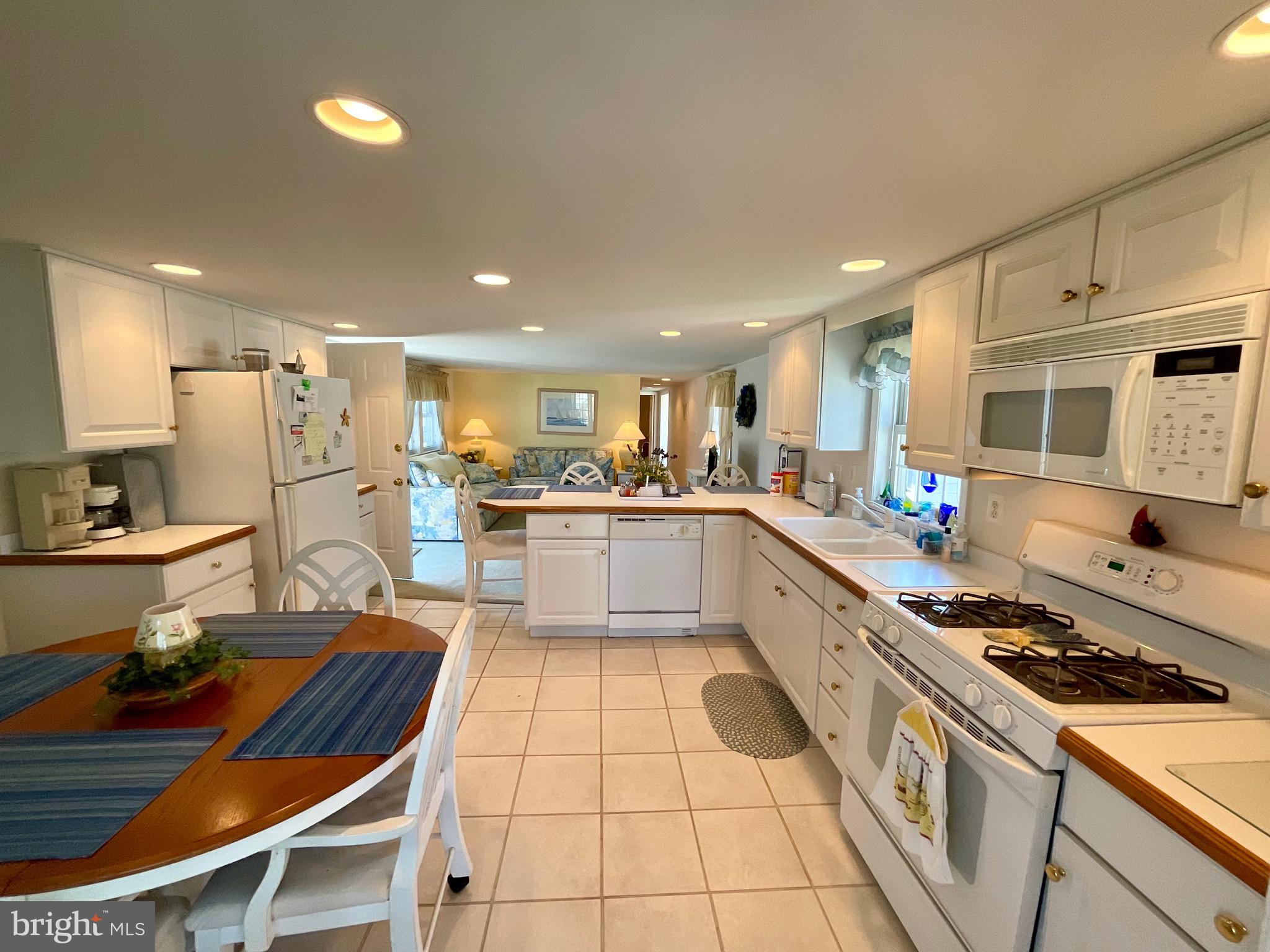 SWANN KEYS - Residential