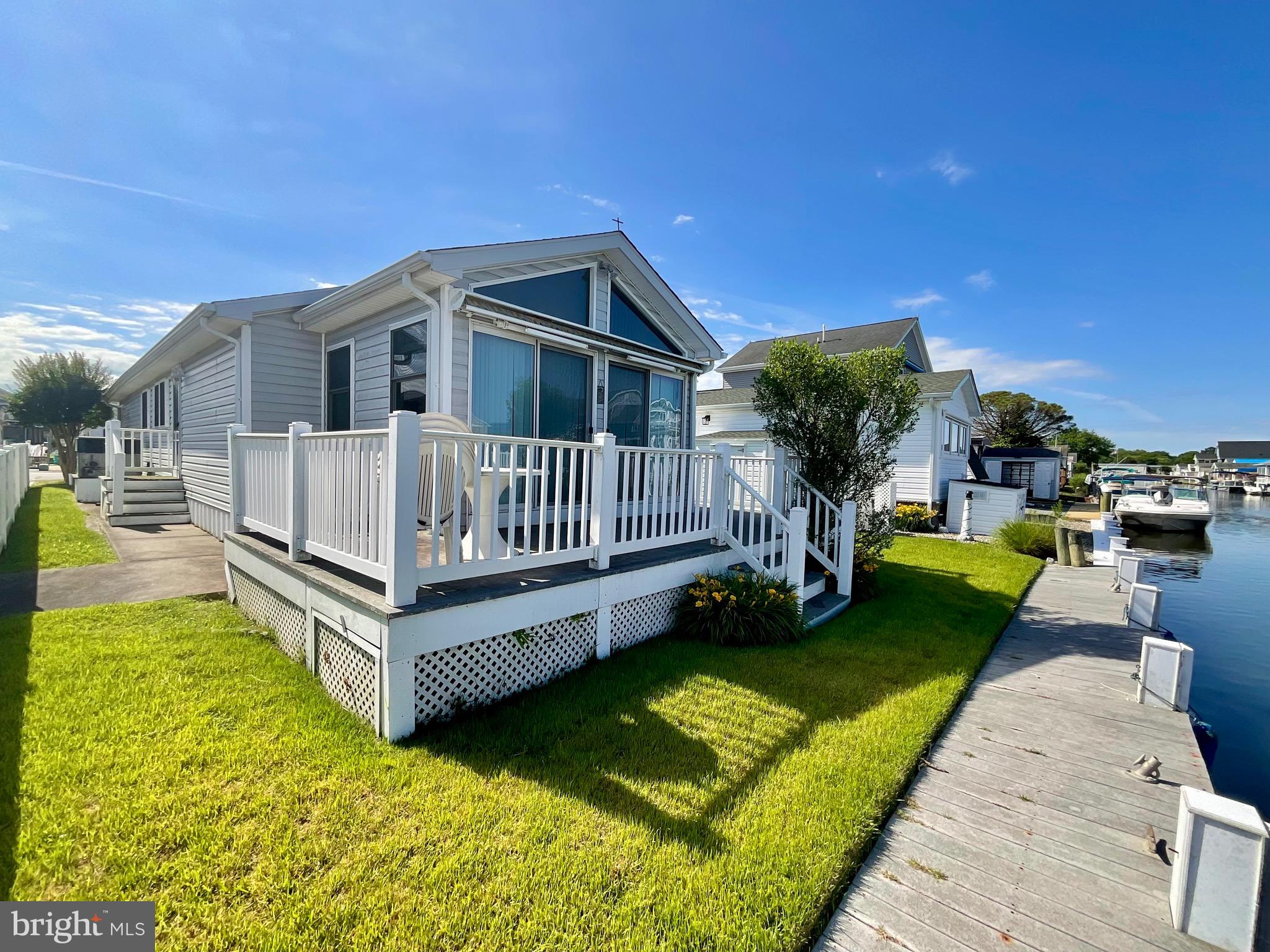 SWANN KEYS - Residential
