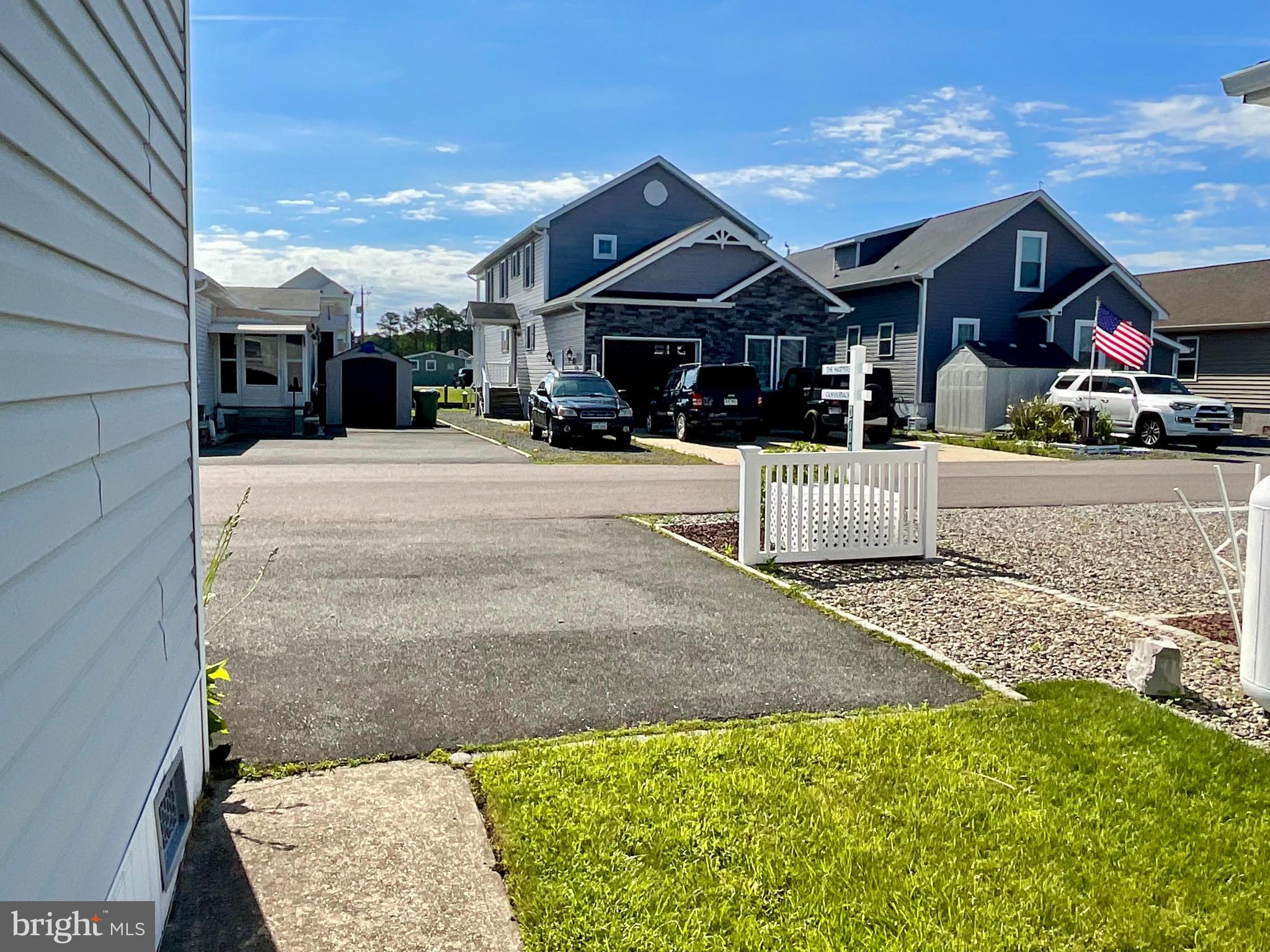 SWANN KEYS - Residential