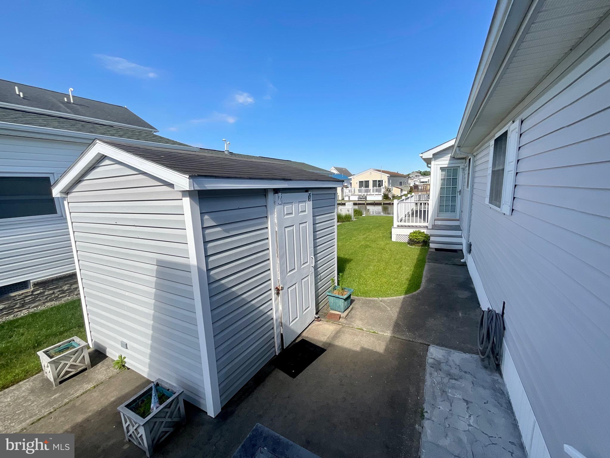 SWANN KEYS - Residential