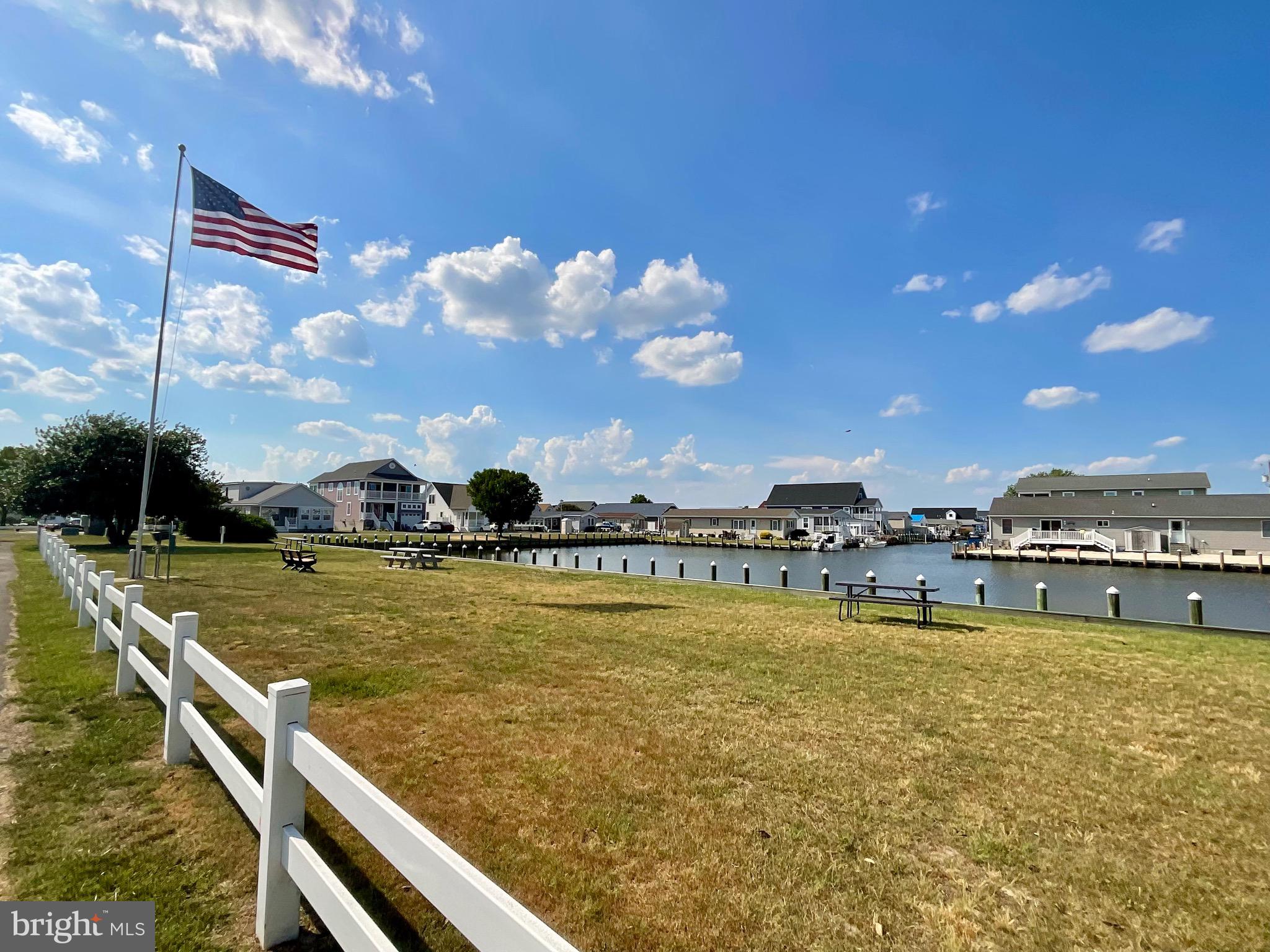 SWANN KEYS - Residential