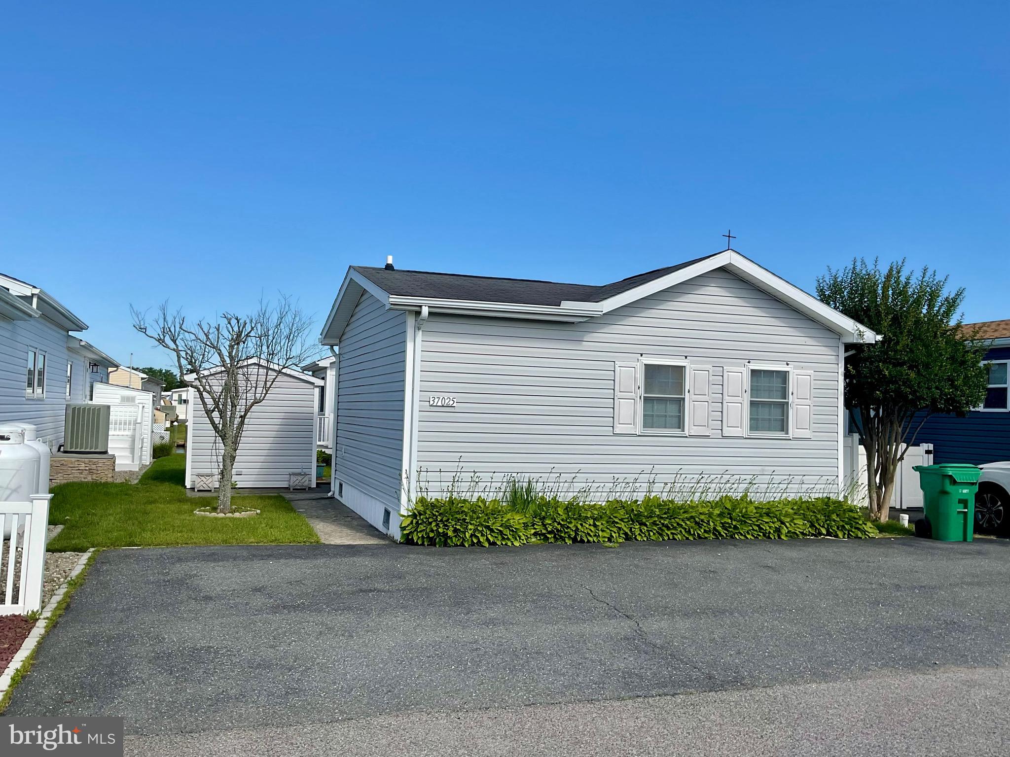 SWANN KEYS - Residential