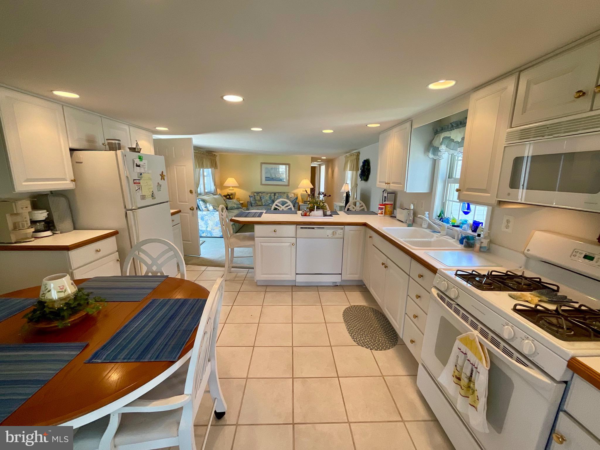 SWANN KEYS - Residential