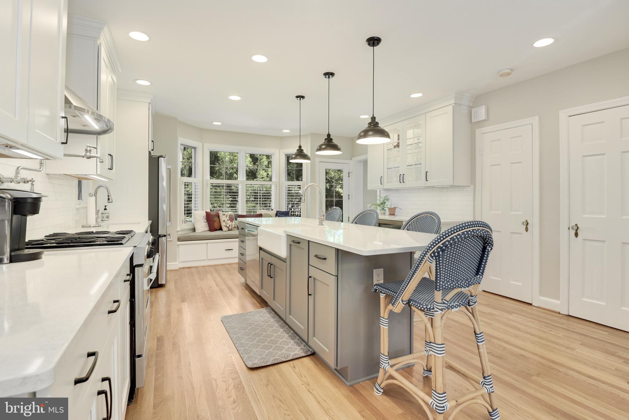 LARCHMONT - Residential