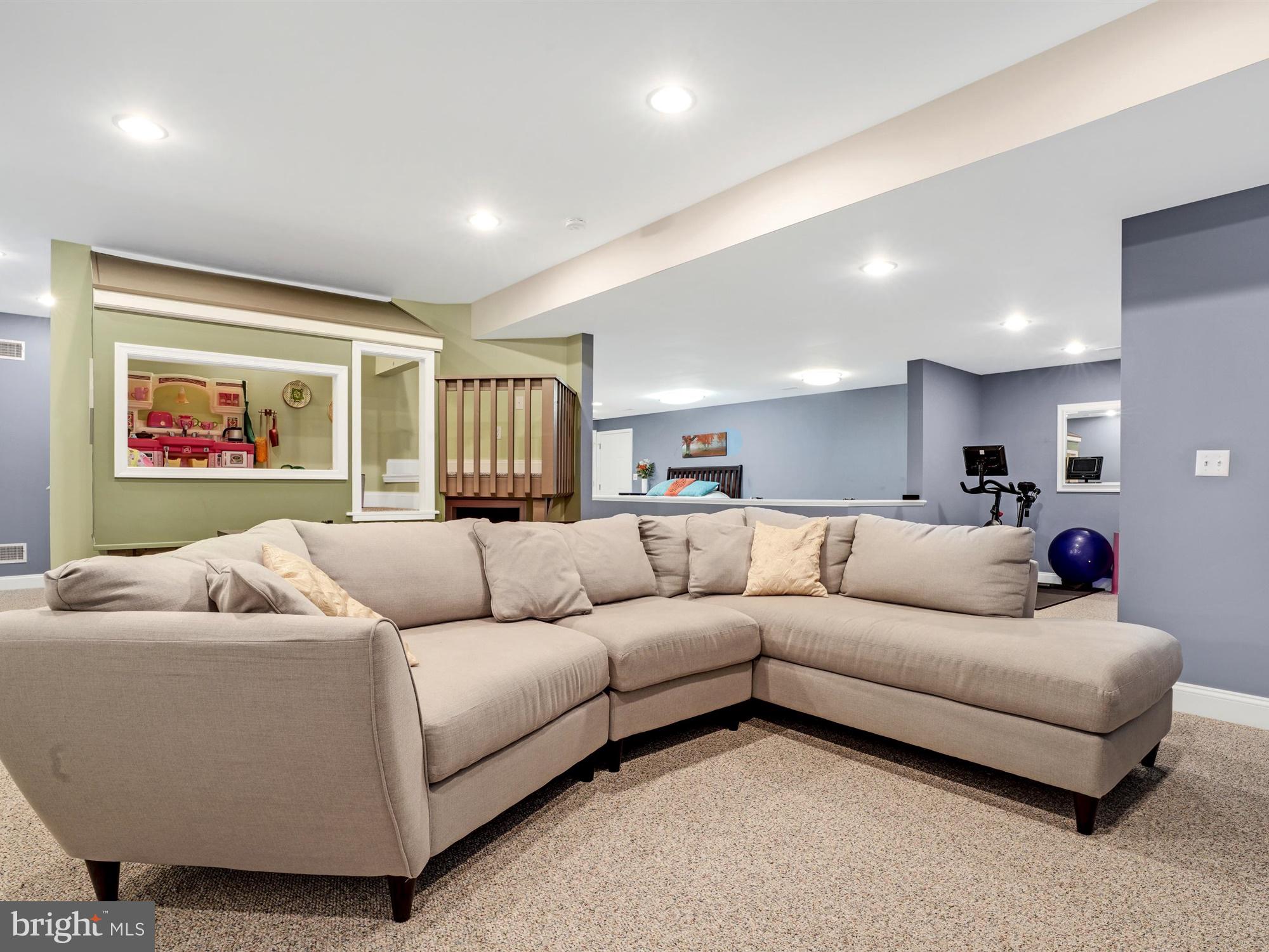 SPRING MEADOWS - Residential