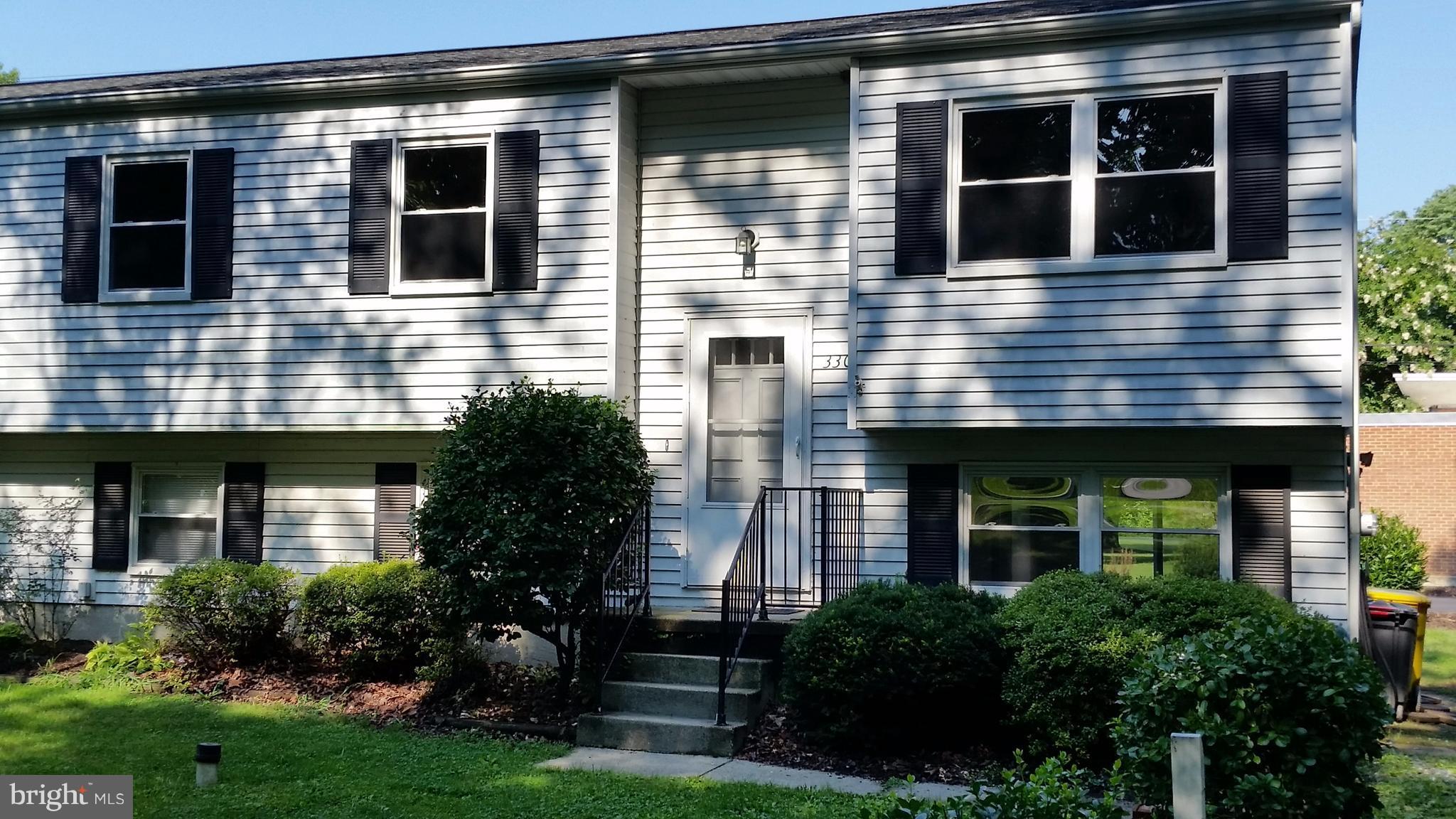 4 bedroom Split Foyer duplex in Severna Park school district!  1 full and 2 1/2 bath (1 in MBR and 1 in basement).  Large unfinished space in basement...great for storage, exercise area or hobby/work space.  Windows replaced in 2009.  Dishwasher and HVAC less then 5 yrs. old.  Large yard and plenty of space for parking.  Dogs case by case.  NO Cats!