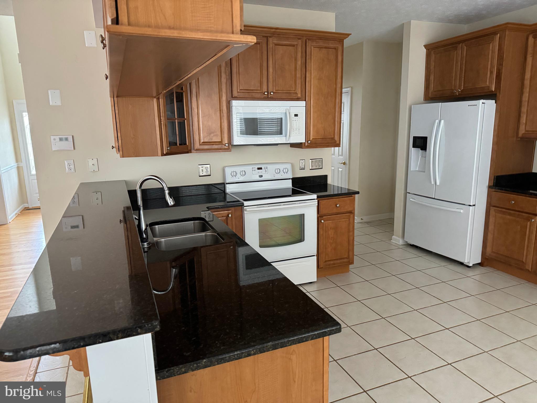 COLONIAL PARK - Residential Lease