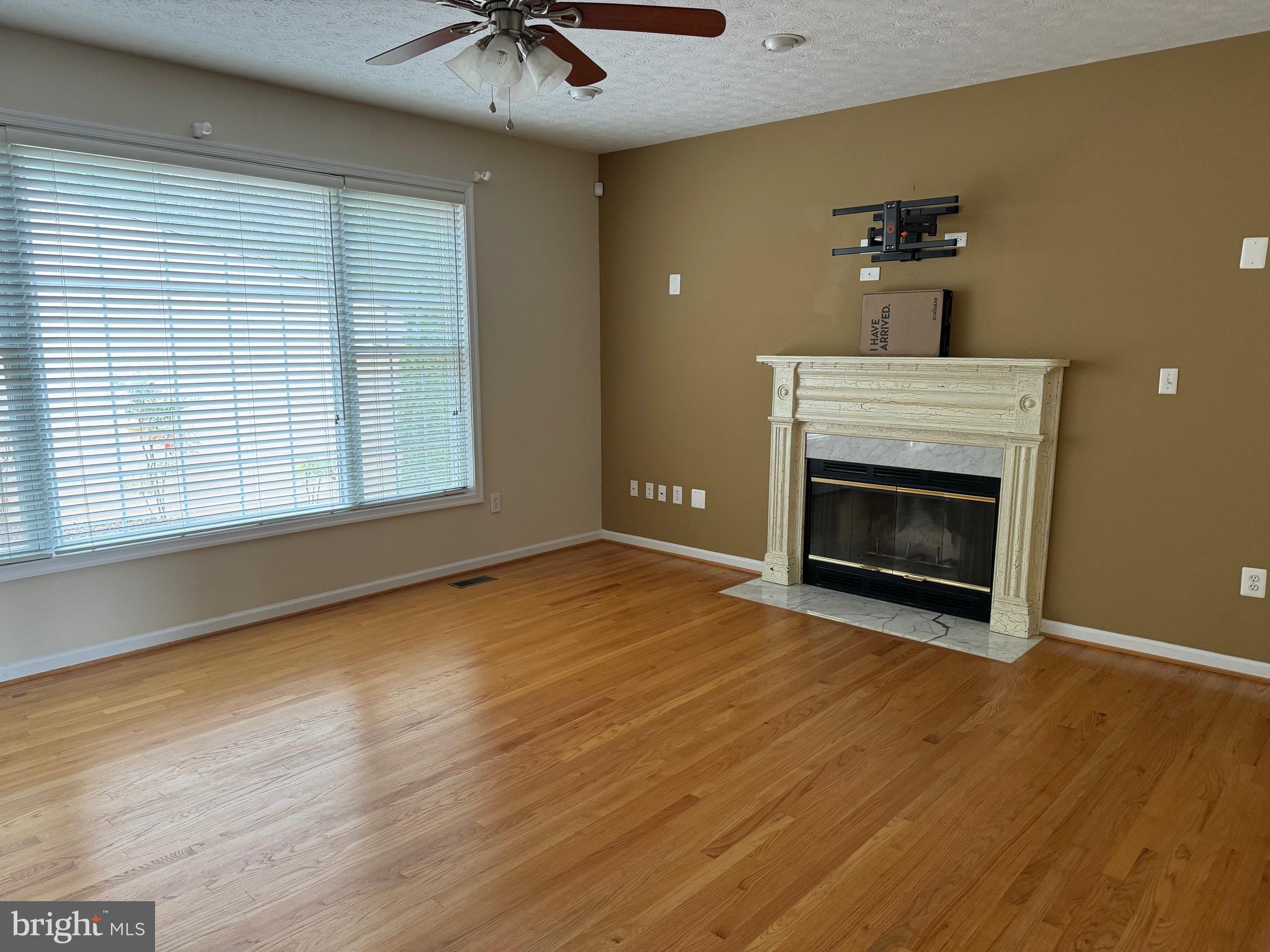 COLONIAL PARK - Residential Lease