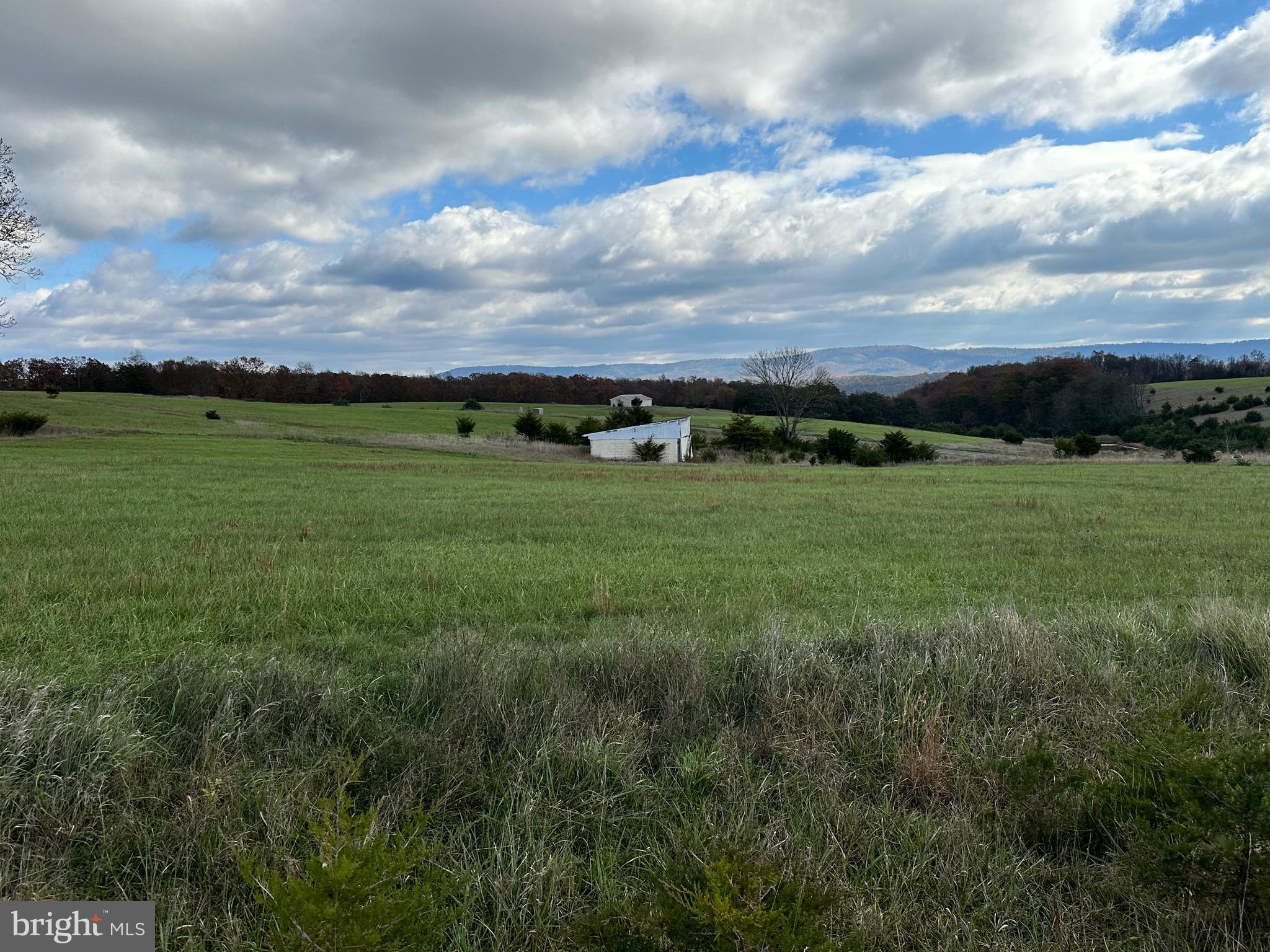 CEDAR LAKE - Land