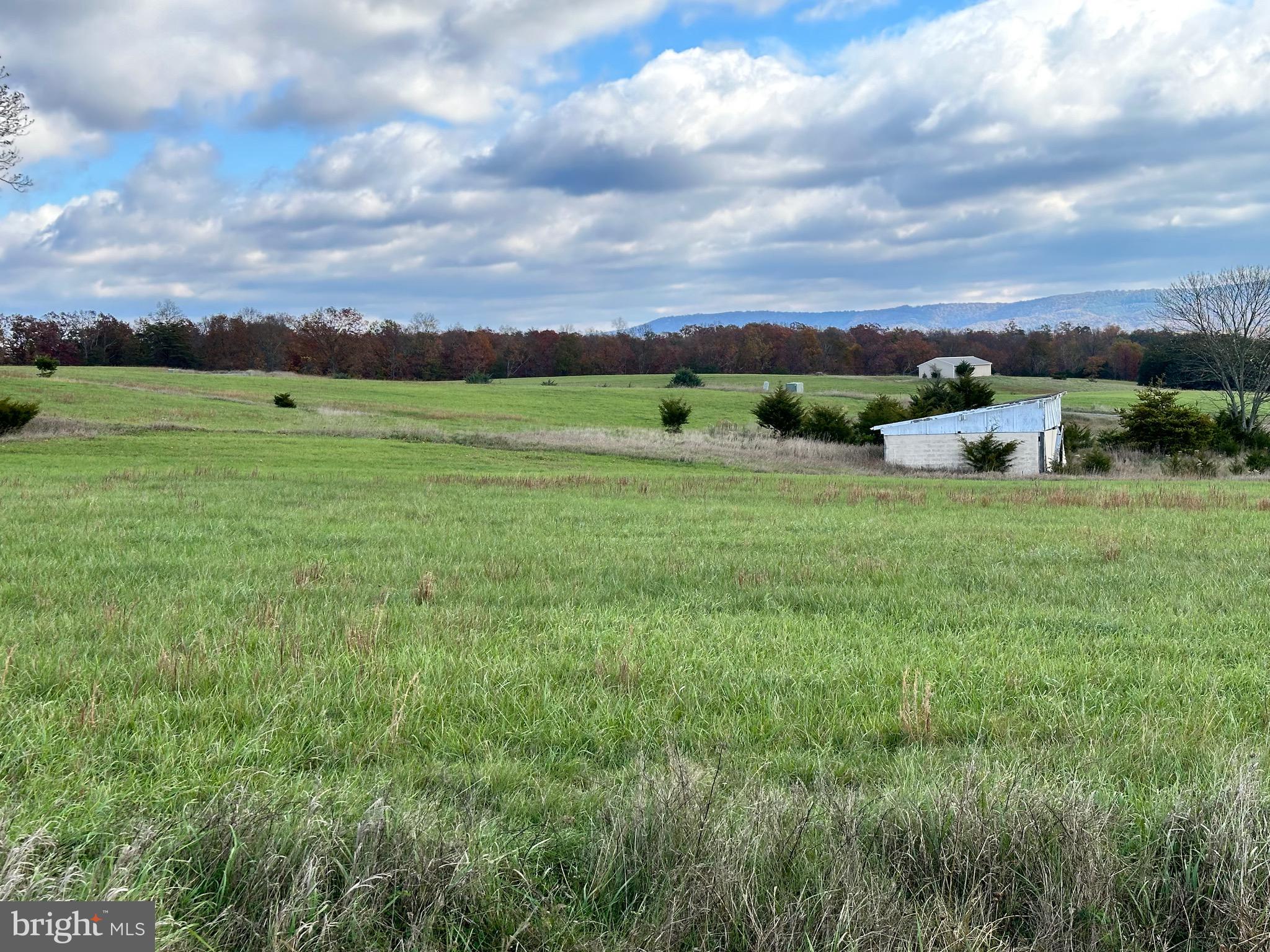 CEDAR LAKE - Land