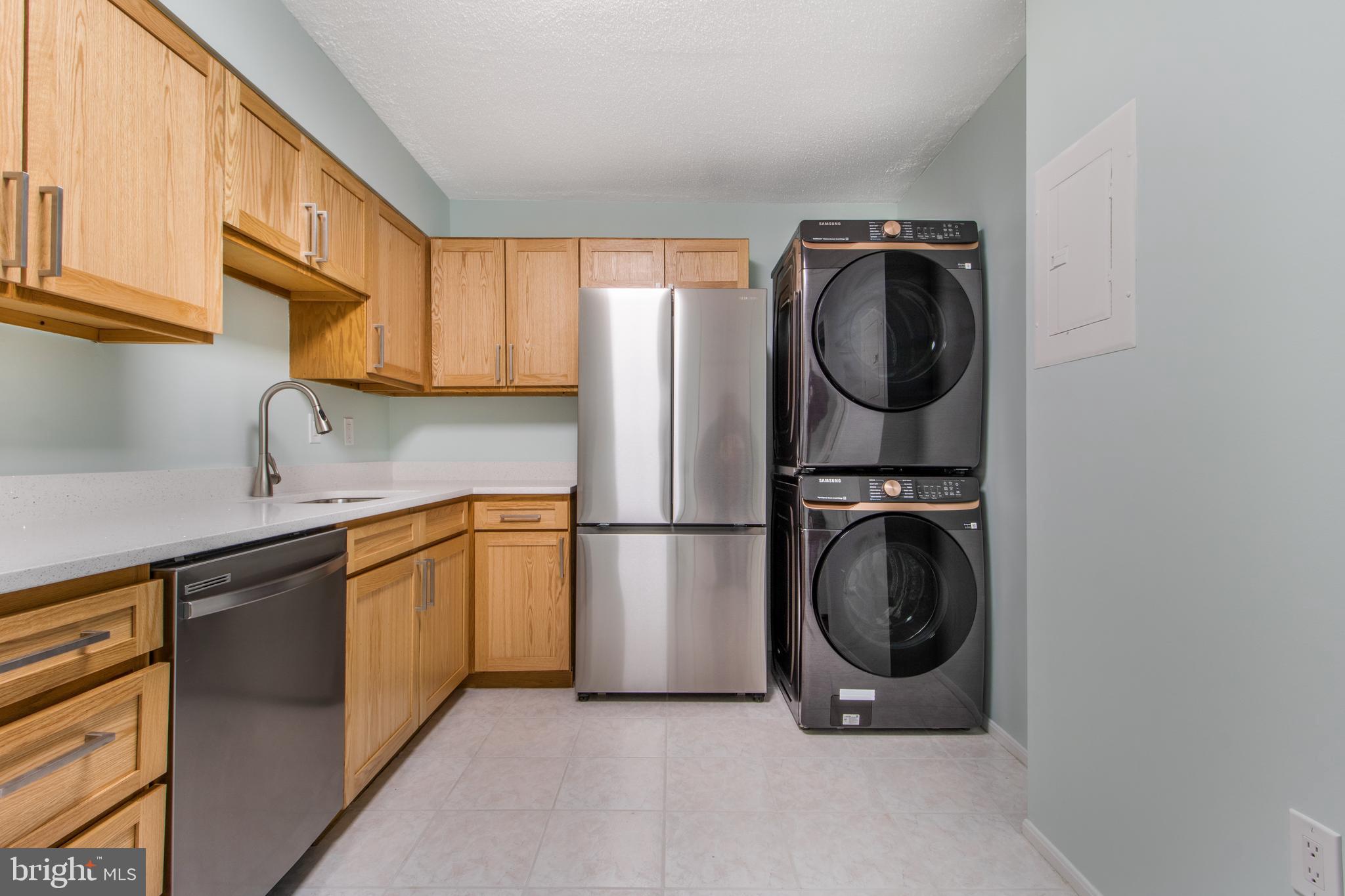 LEISURE WORLD - Residential