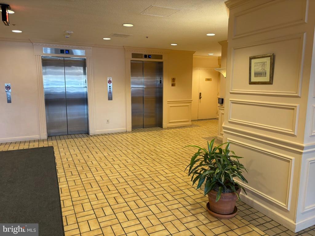 LEISURE WORLD - Residential