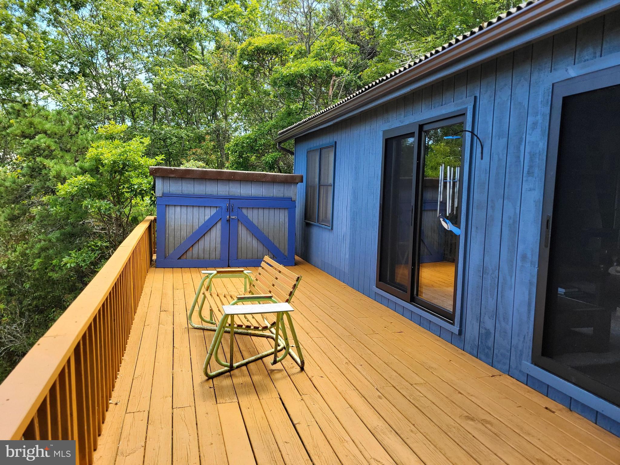New Metal Roof! Cozy, fully furnished cabin located in Kile Knob development, Franklin area. New Sliding doors, newly sealed deck and new hot water heater. The view from the deck of this beautiful cabin is amazing! The wood interior is very tastefully and uniquely done.  Two beds and a bath on the main floor. Use the ladder to the loft for an extra comfy sleeping space or office. There's also a 9 acre common area for the property owners to use for hiking or picnicking.