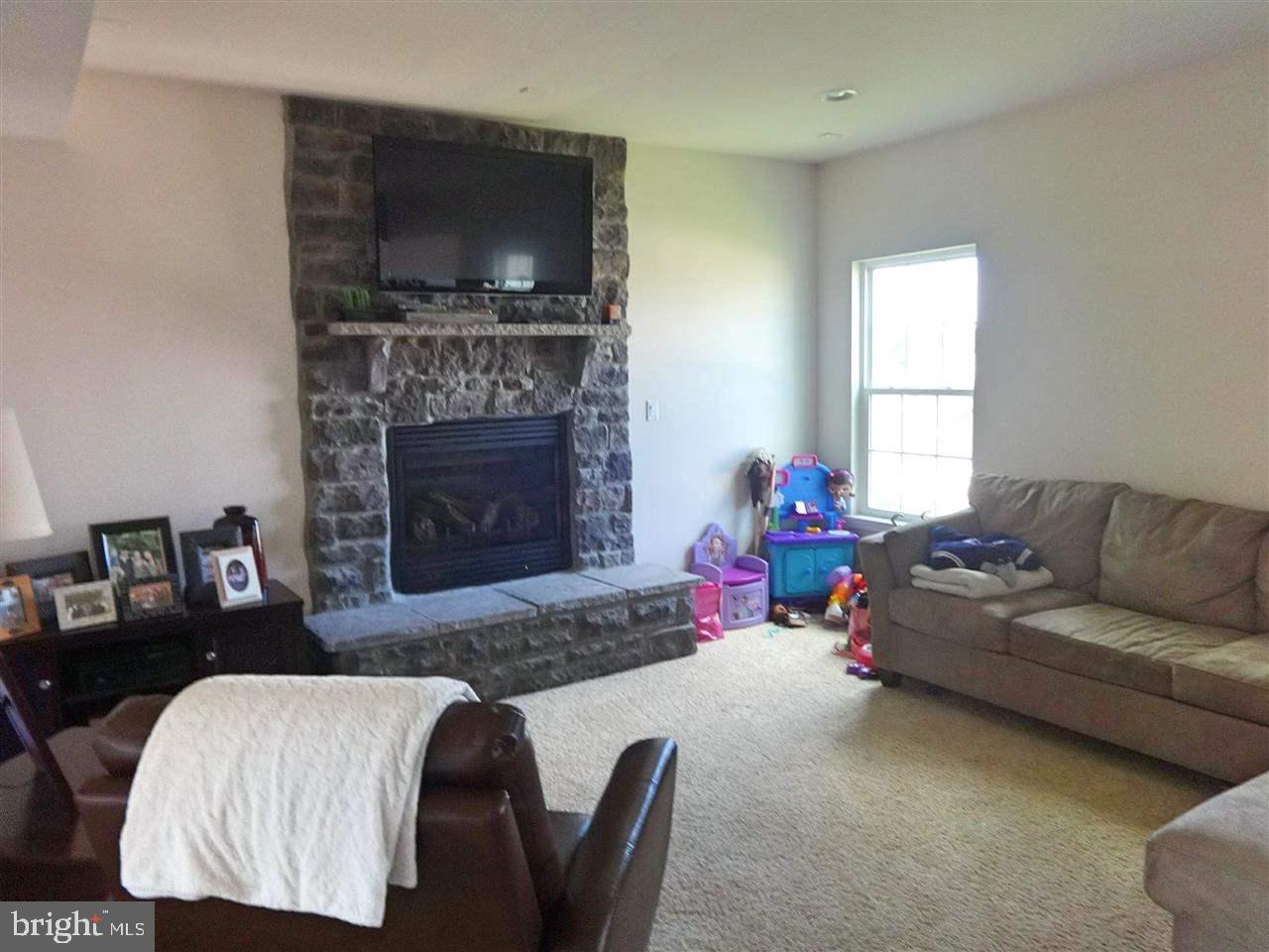 SOUTH POINTE - Residential Lease
