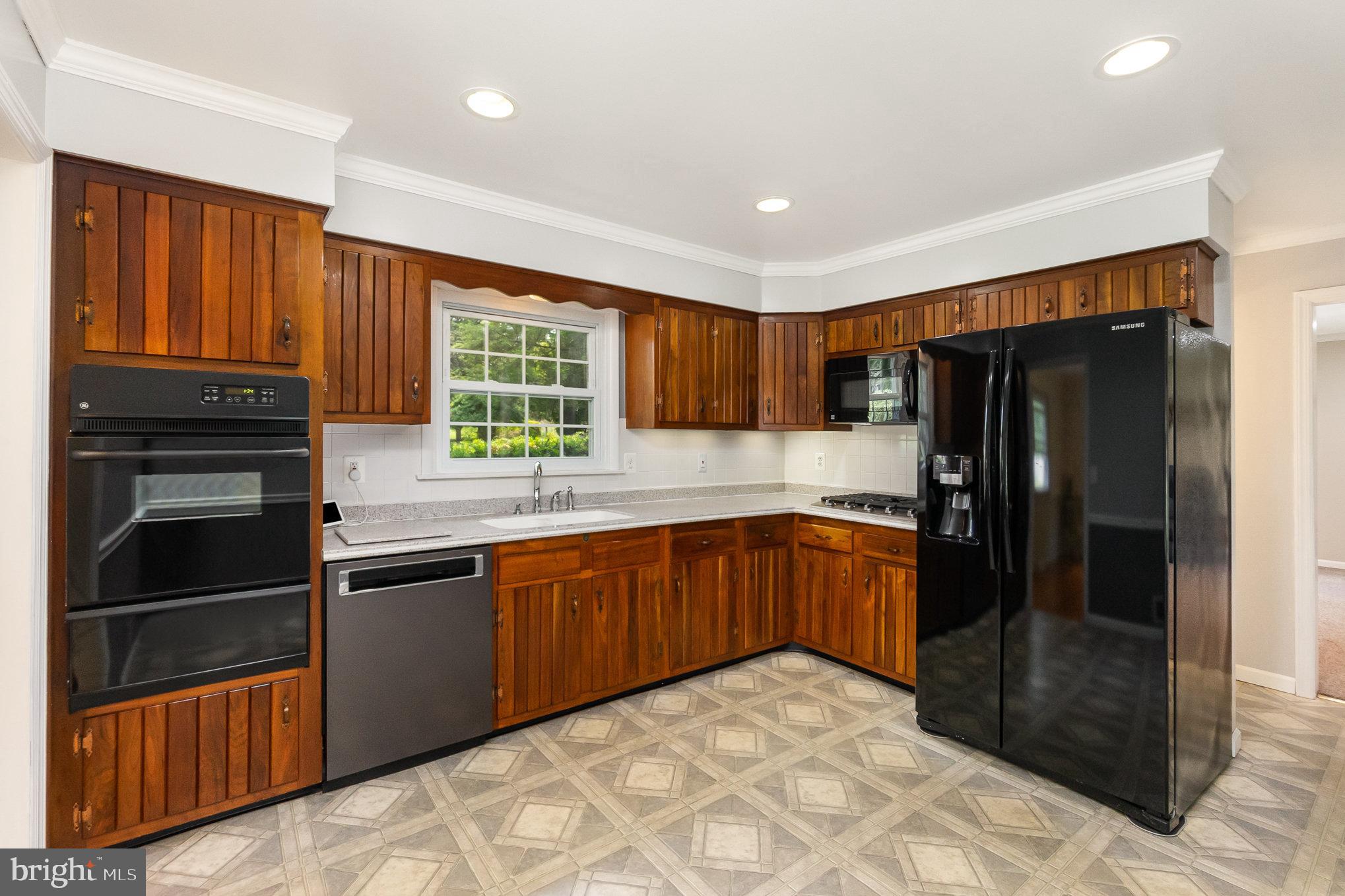 COLONIAL ACRES - Residential