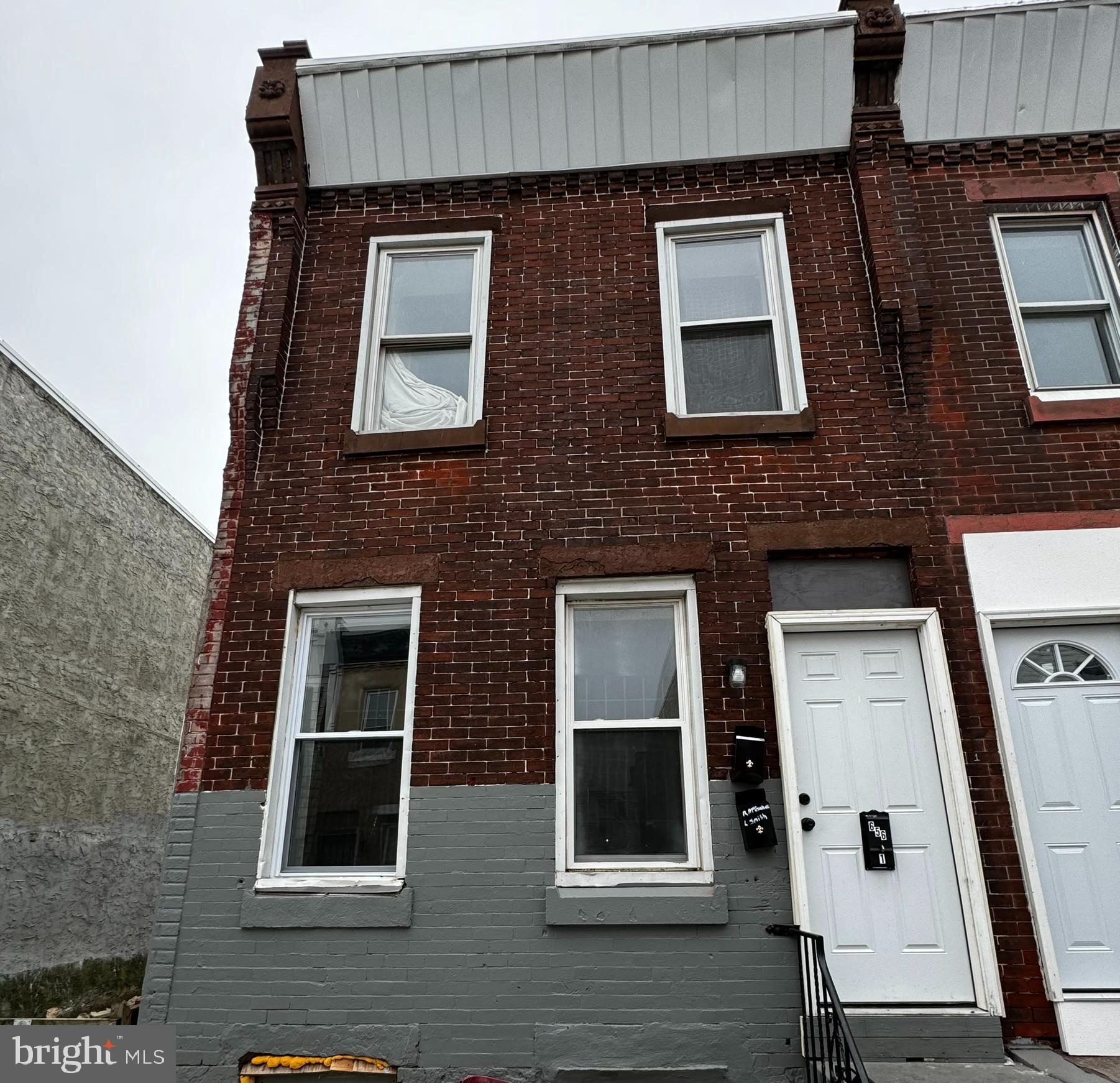Welcome to this duplex - the first unit is a 1 bedroom 1 bathrooms and rent is vacant,  the second unit is a 1 bed 1 bathroom  and rent is $900     Property is in very good condition and are well maintained., and was renovated in 2024. /.../........ The property has lead test, a rental license and is a good quality rental.  All offers will be presented..  Buyer is responsible for u/o, and proof of funds required with all offers.   All offers will be presented, and it must be a written offer.