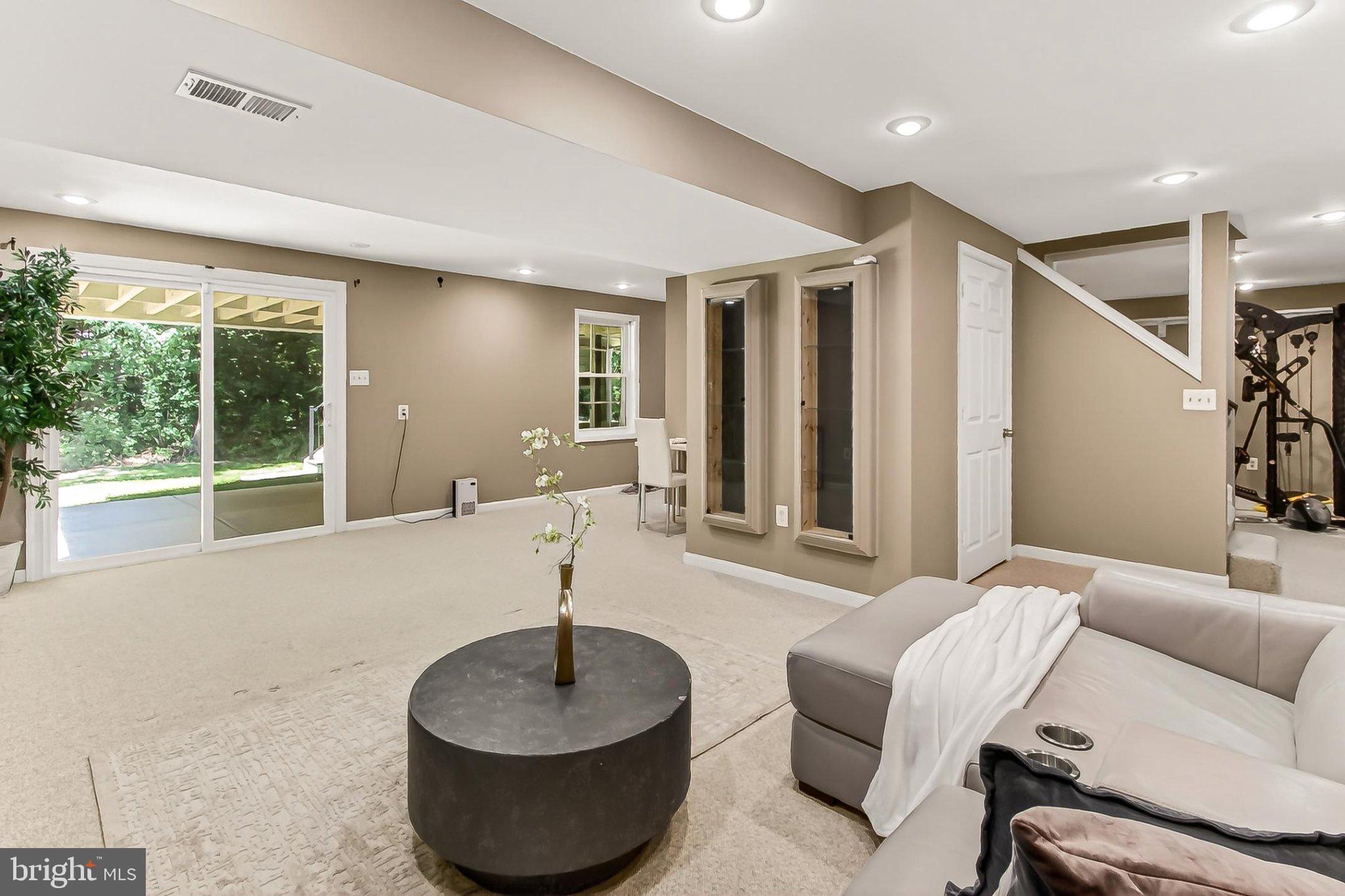 LAKEWOOD HILLS - Residential