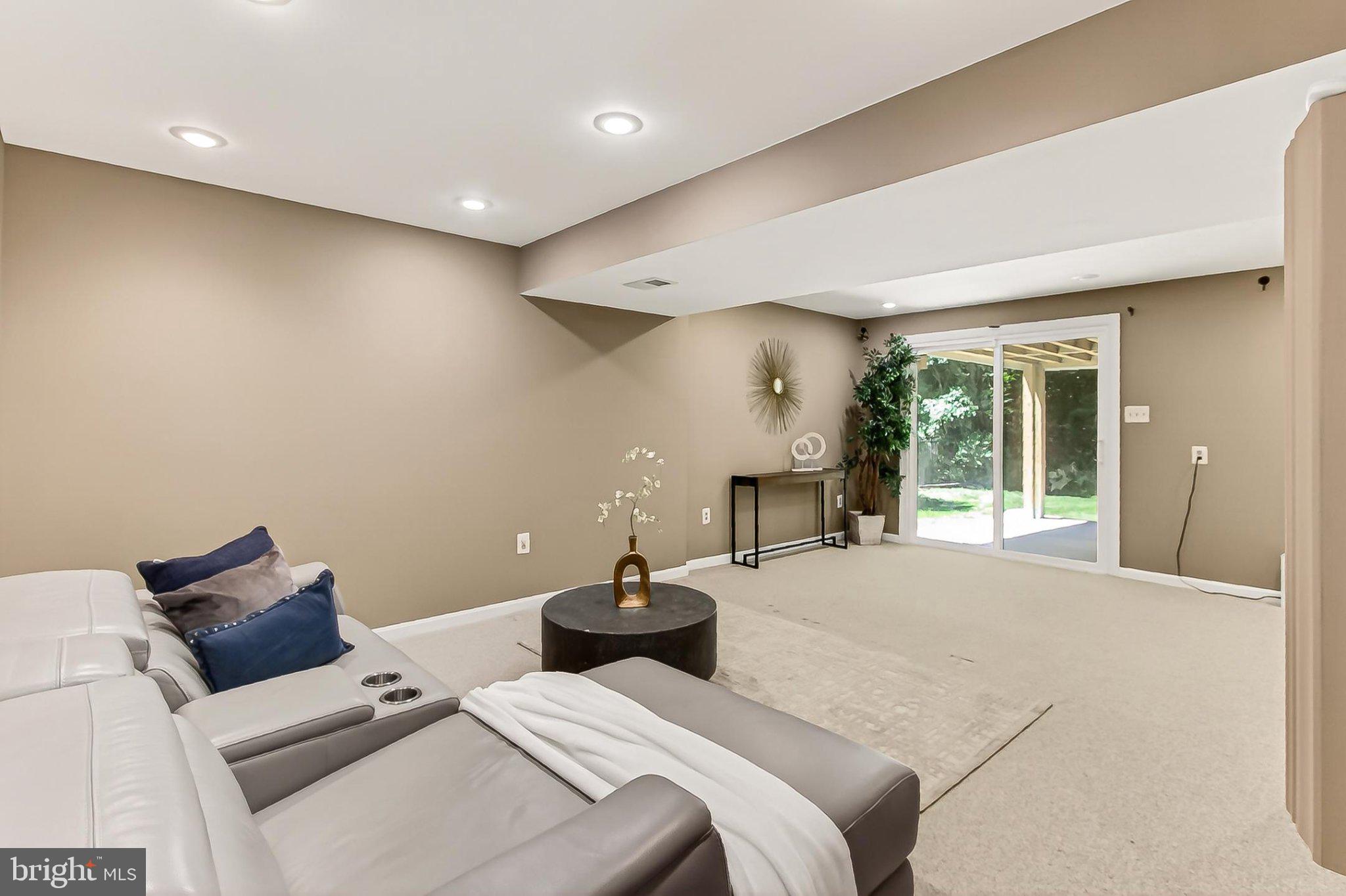 LAKEWOOD HILLS - Residential