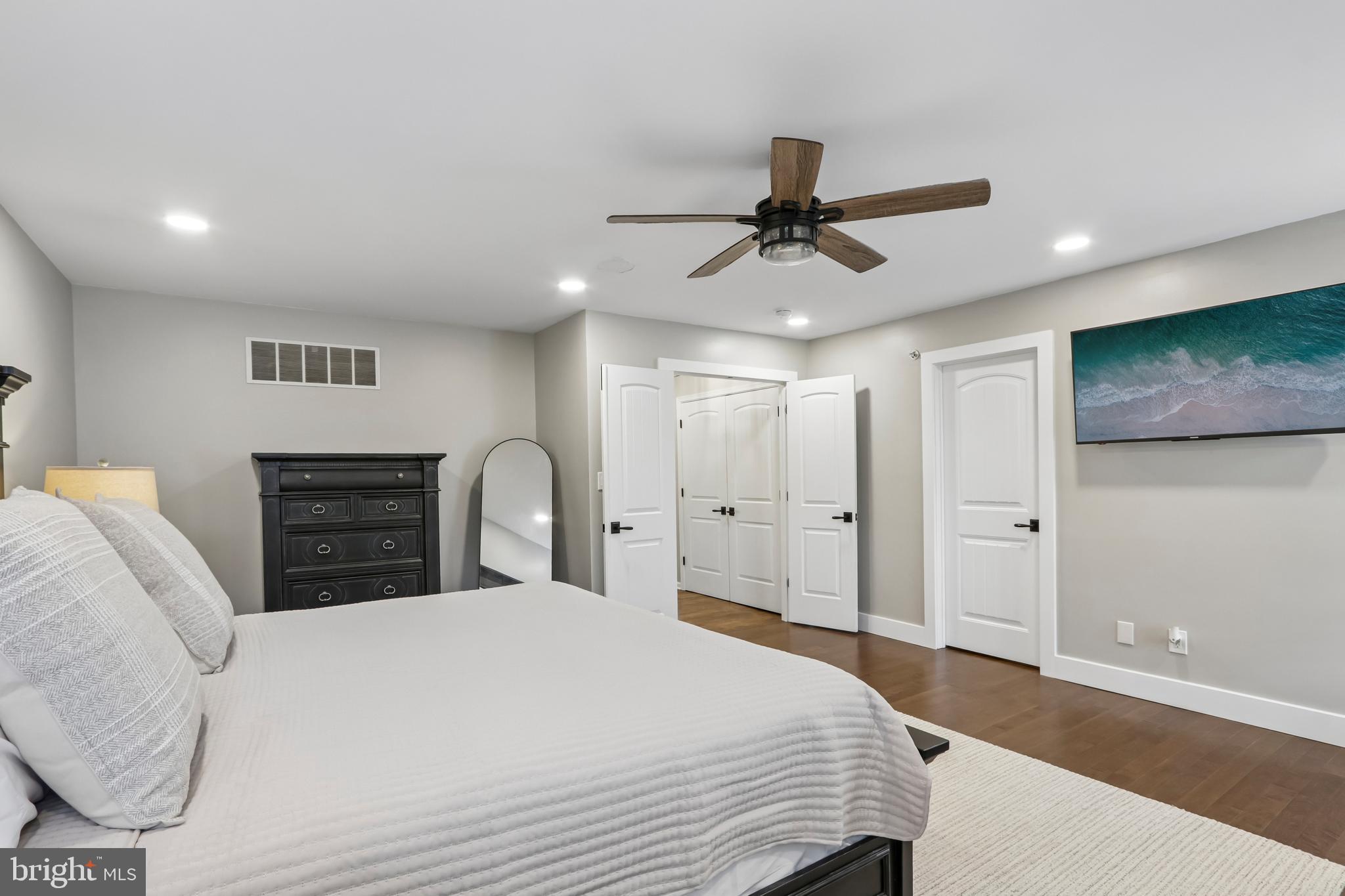 NEW BRITAIN WALK - Residential